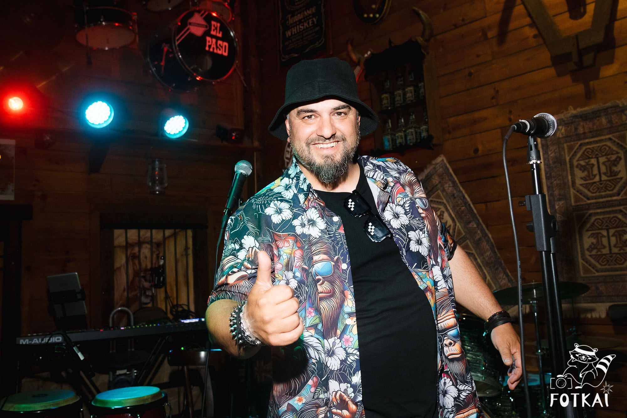 Los Ekilibristas de la Cuerda Floja — Фото с концерта в Торревьехе, 2026 | FOTKAI