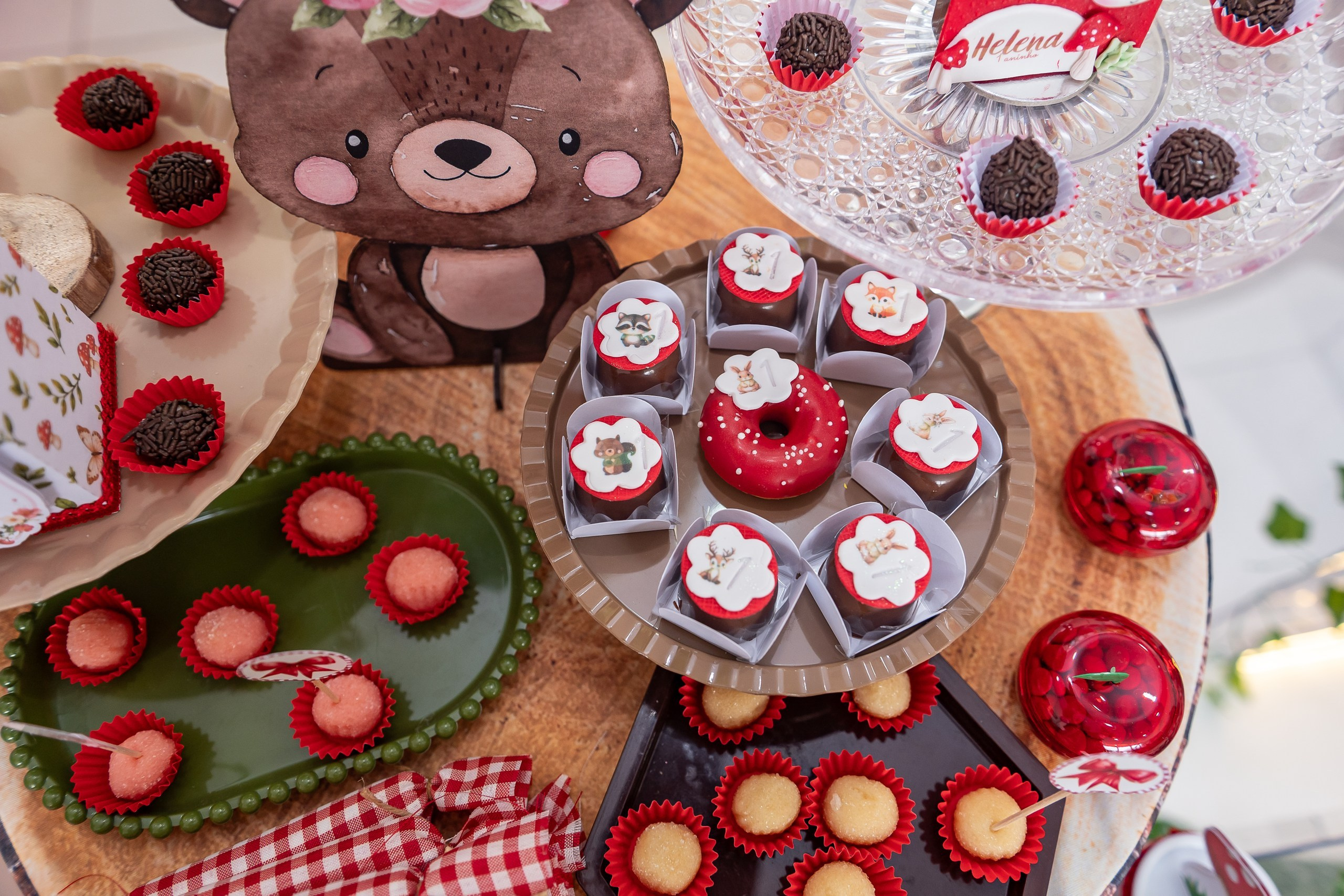 Helena - 1 ano | Buffet Candy Kids. Missaka Fotografia