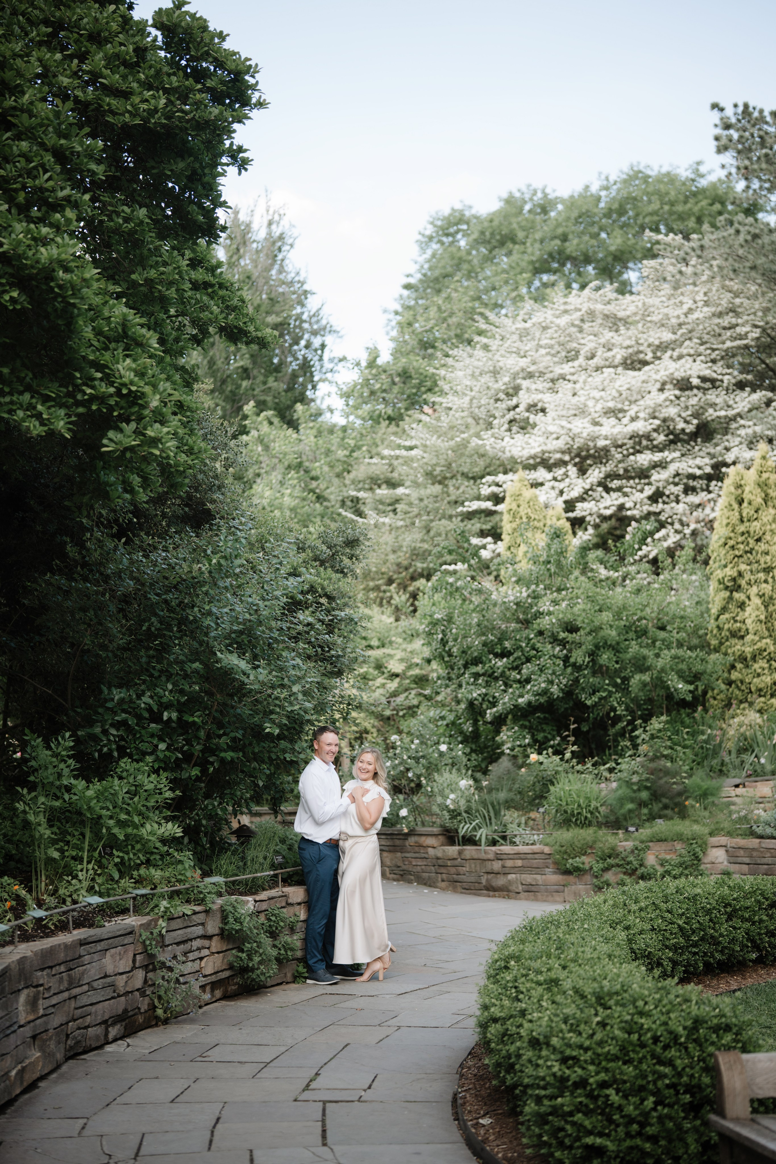 Engagement photo shoot at the Brooklyn Botanic Garden. Portrait and wedding photographer in New York