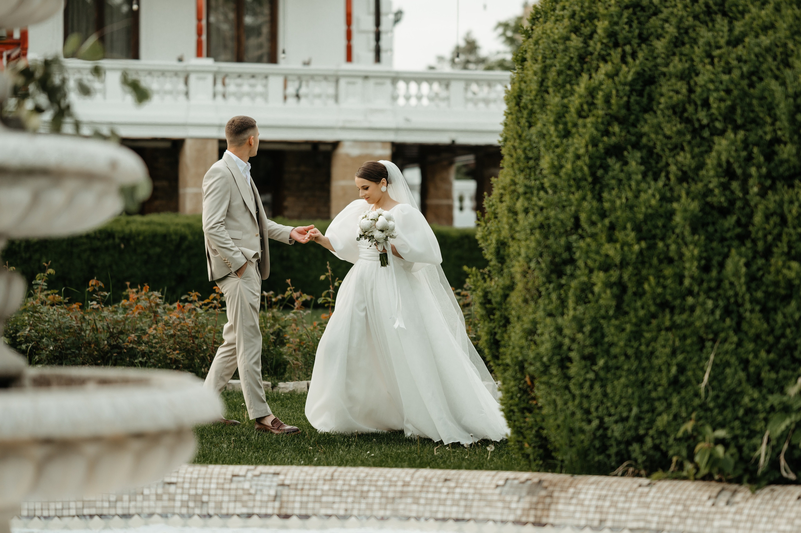 Nunta restransa in luna mai, cu sedinta foto la Conac Polizu. Proud Vision Weddings | Wedding Photography & Film — Servicii profesionale Foto Video Nunta Iasi