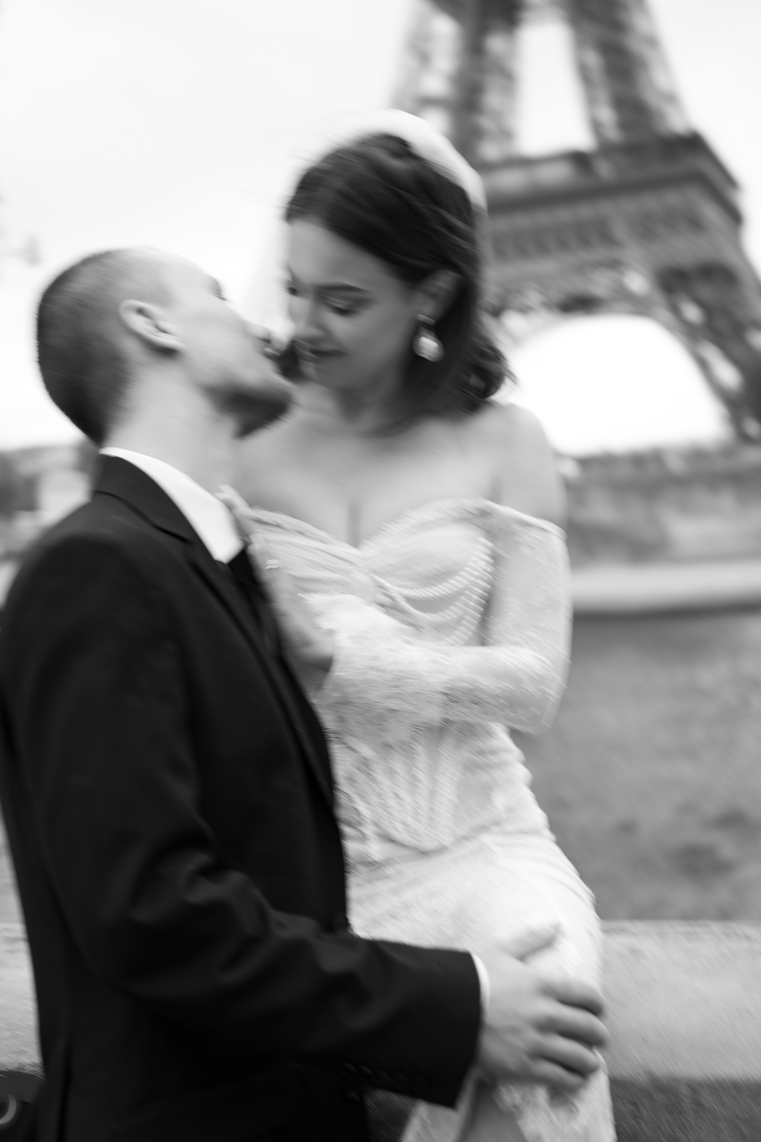 Wedding elopement. Wedding photographer in Paris Oksana Shum