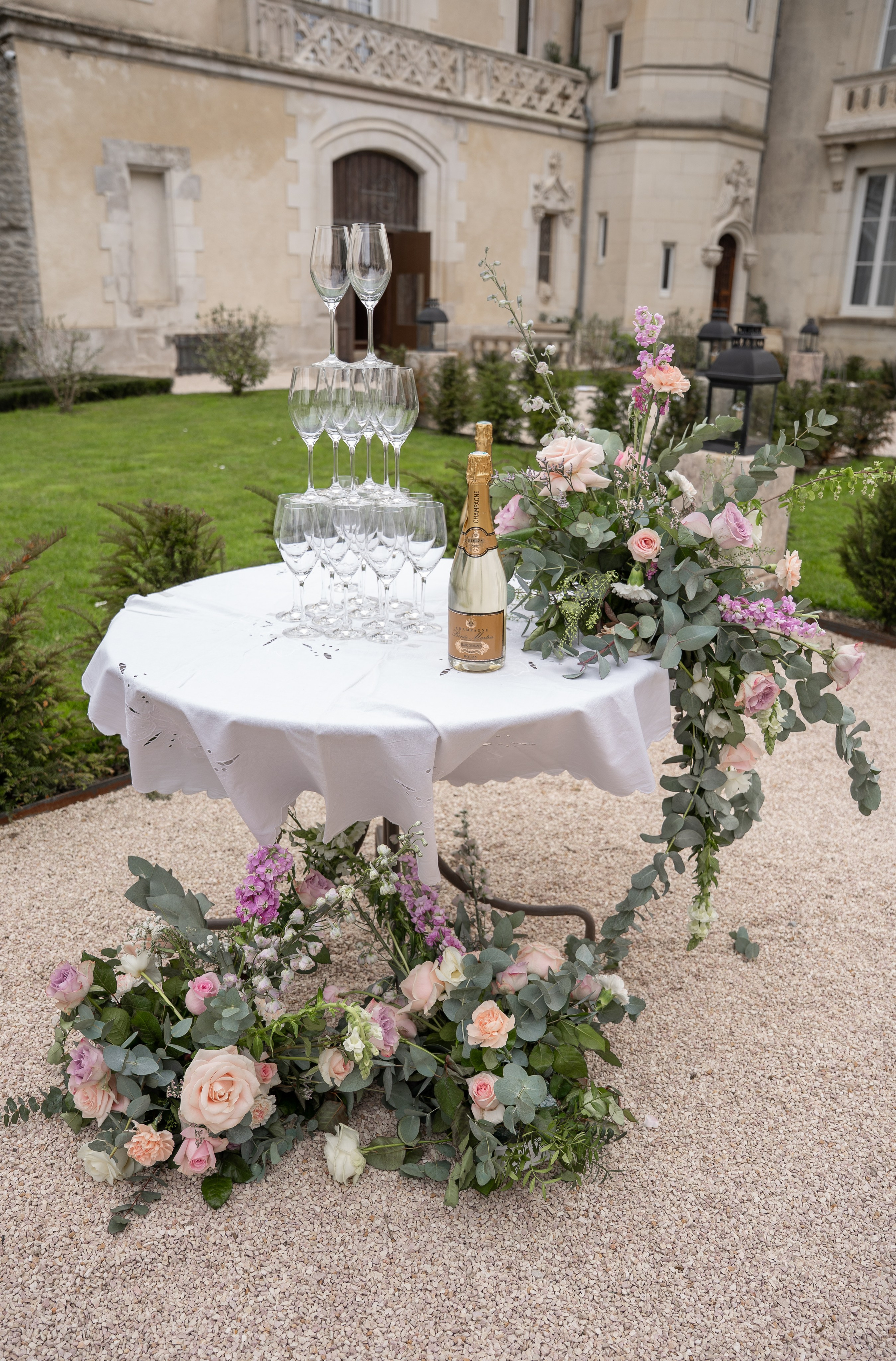 Chateau elopement inspiration. Wedding photographer in Paris Oksana Shum