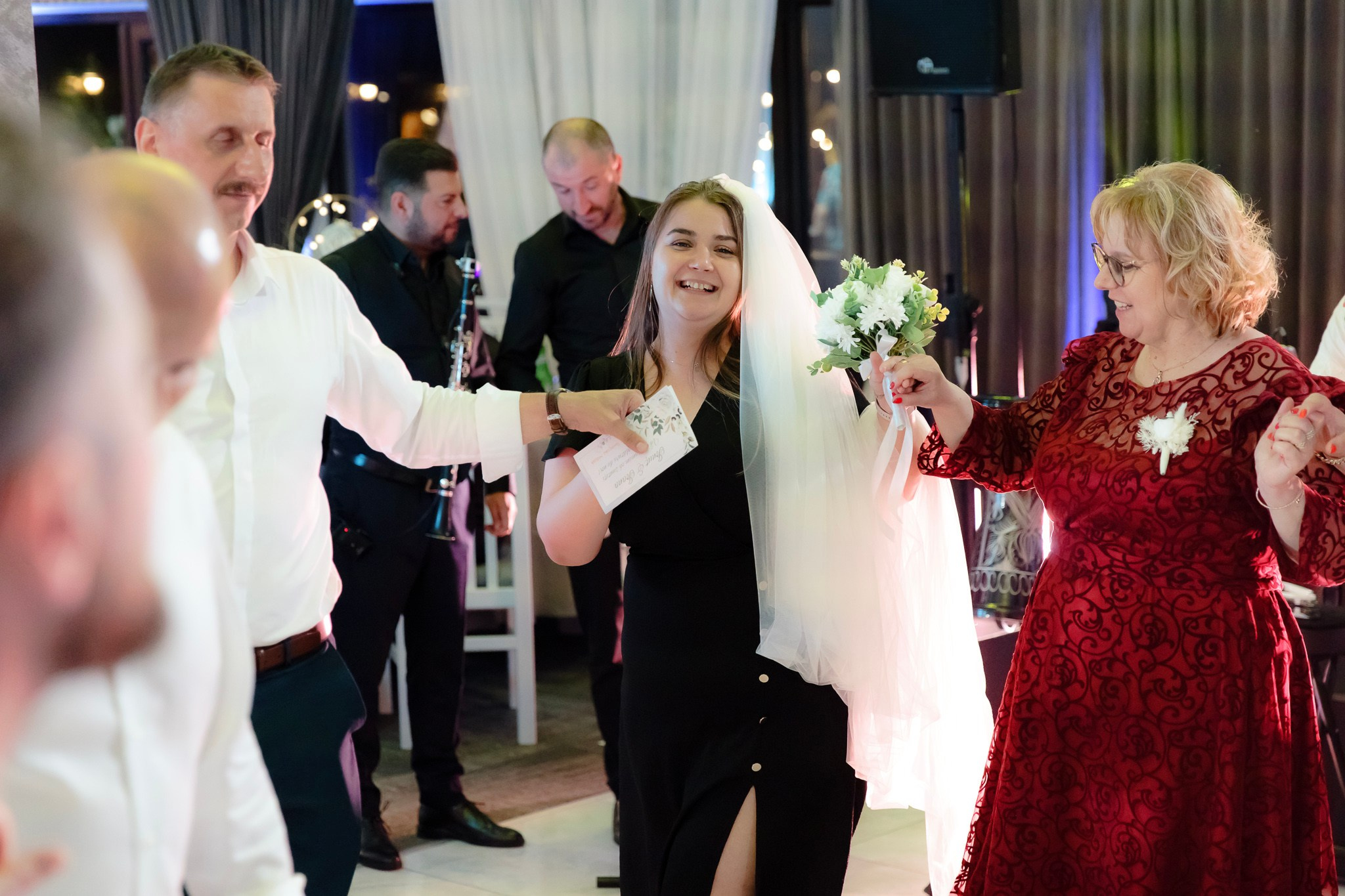 Ioana & Ionuț | Nuntă de poveste la Păstrăvăria Poiana din Mălini județul Suceava. Servicii foto-video profesionale, pentru momente de neuitat