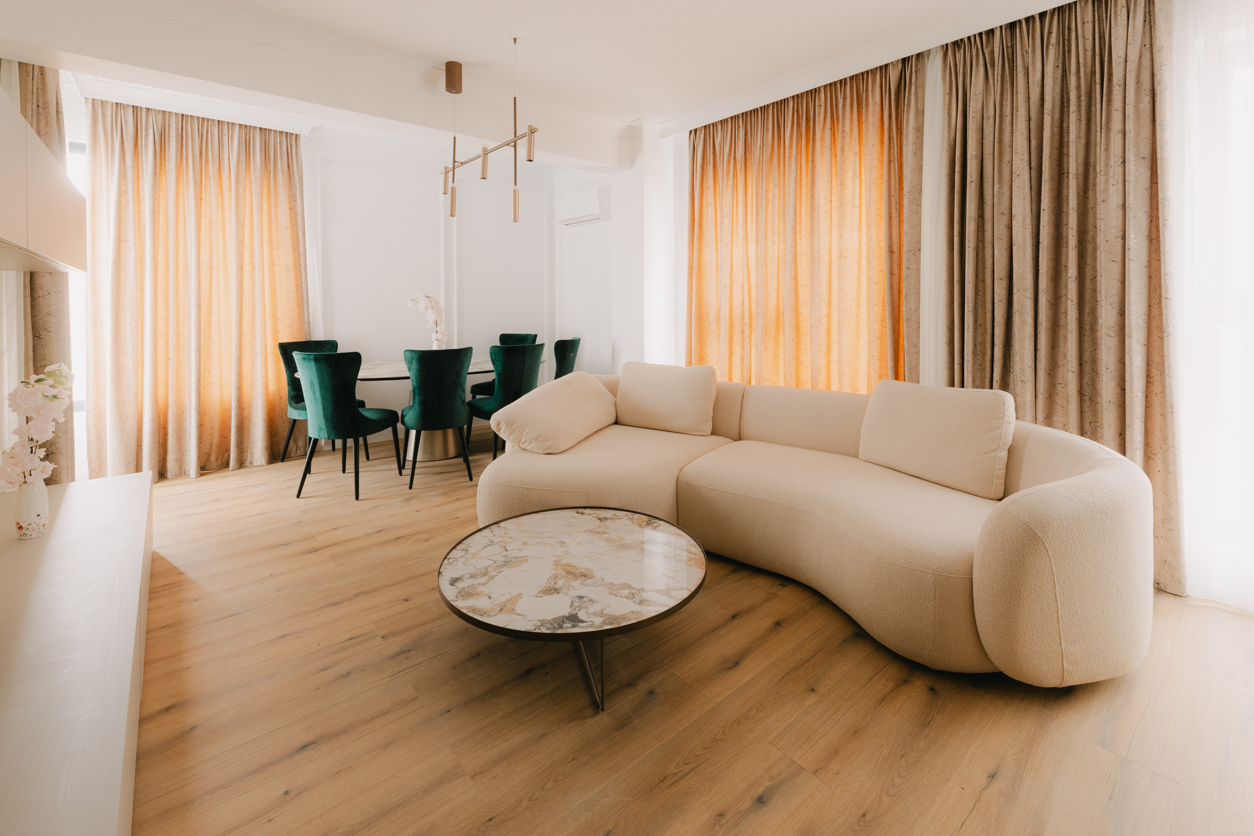 Imobiliare & Interioare - Foto