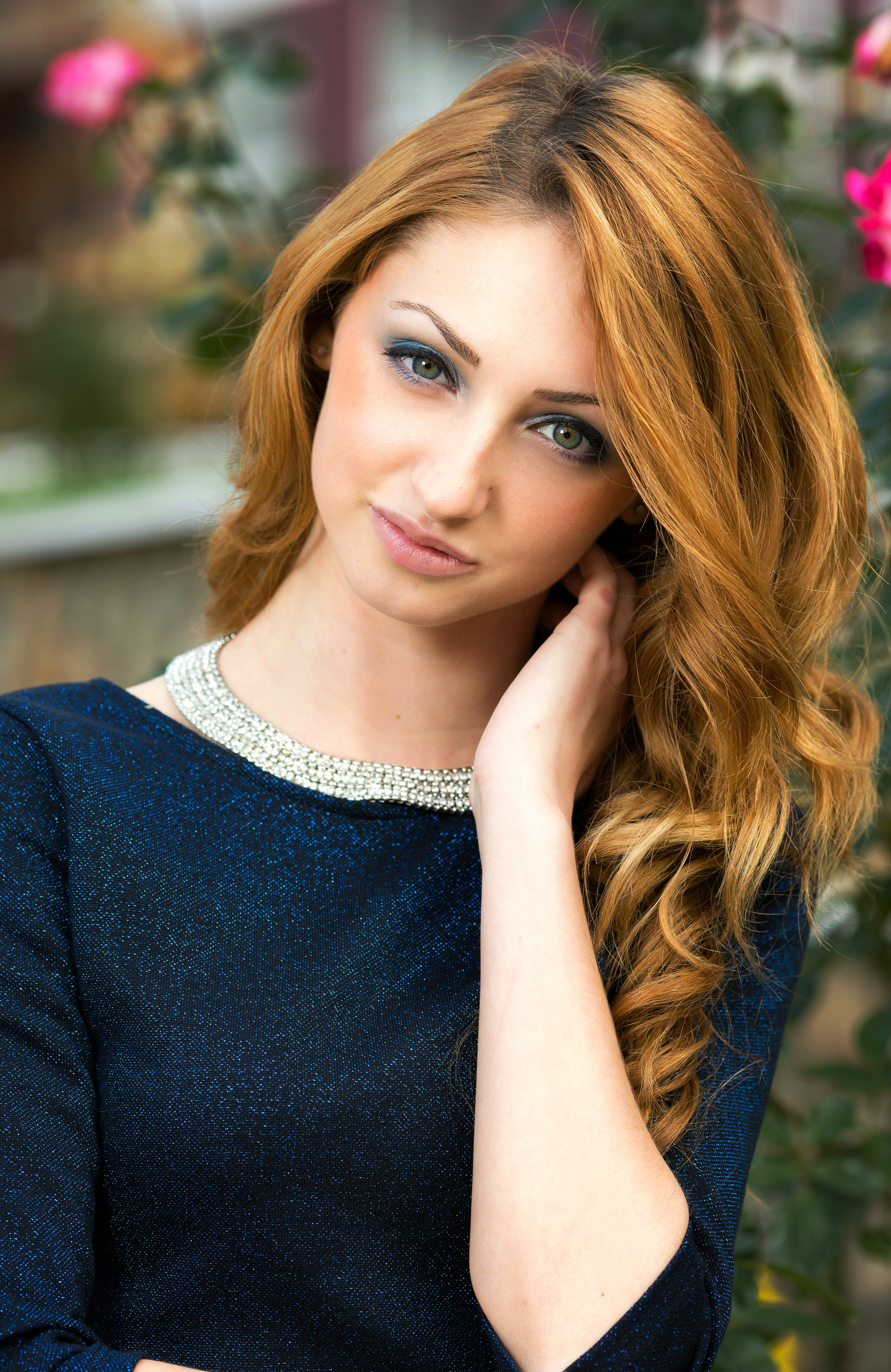 Portrete diverse — 3. Pagina principală