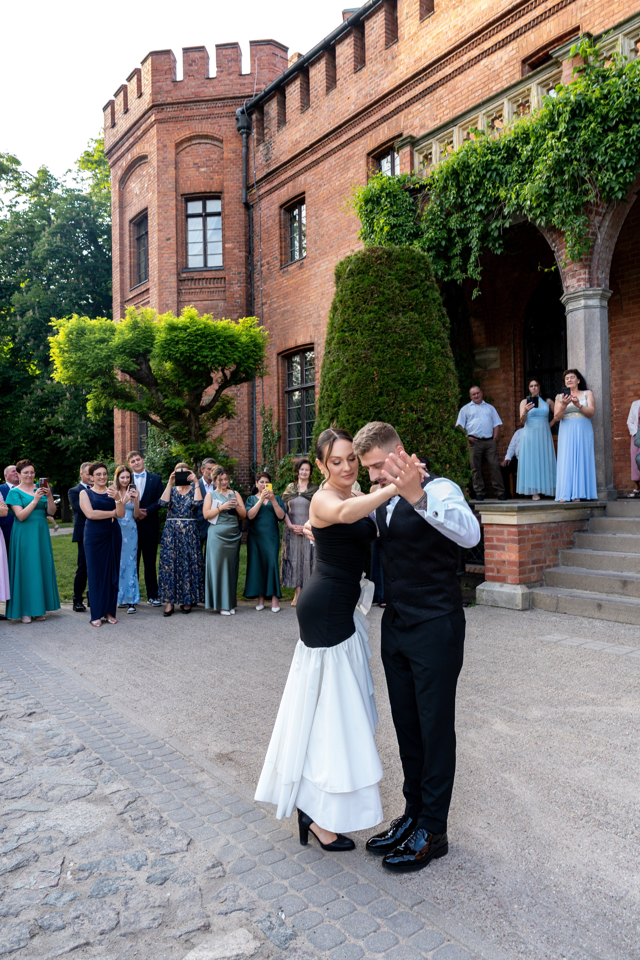 E&N: Zamek w Rzucewie. SL Wedding Photo — Editorial, Elegant & Timeless Wedding Photography in Poland and Across Europe