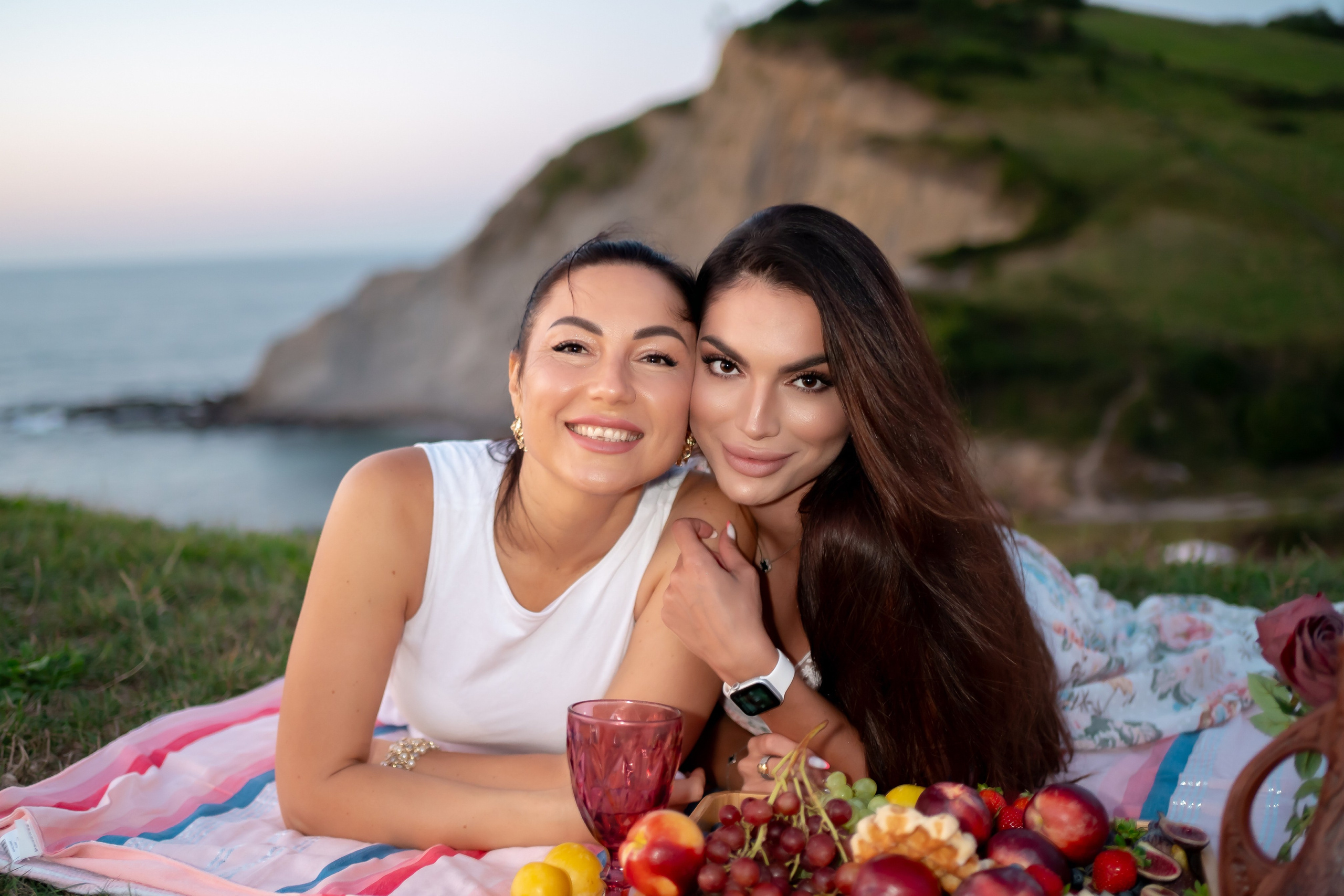 Misstina with mom🤍. Holigood foto y video reportaje de bodas en San Sebastián y Europa
