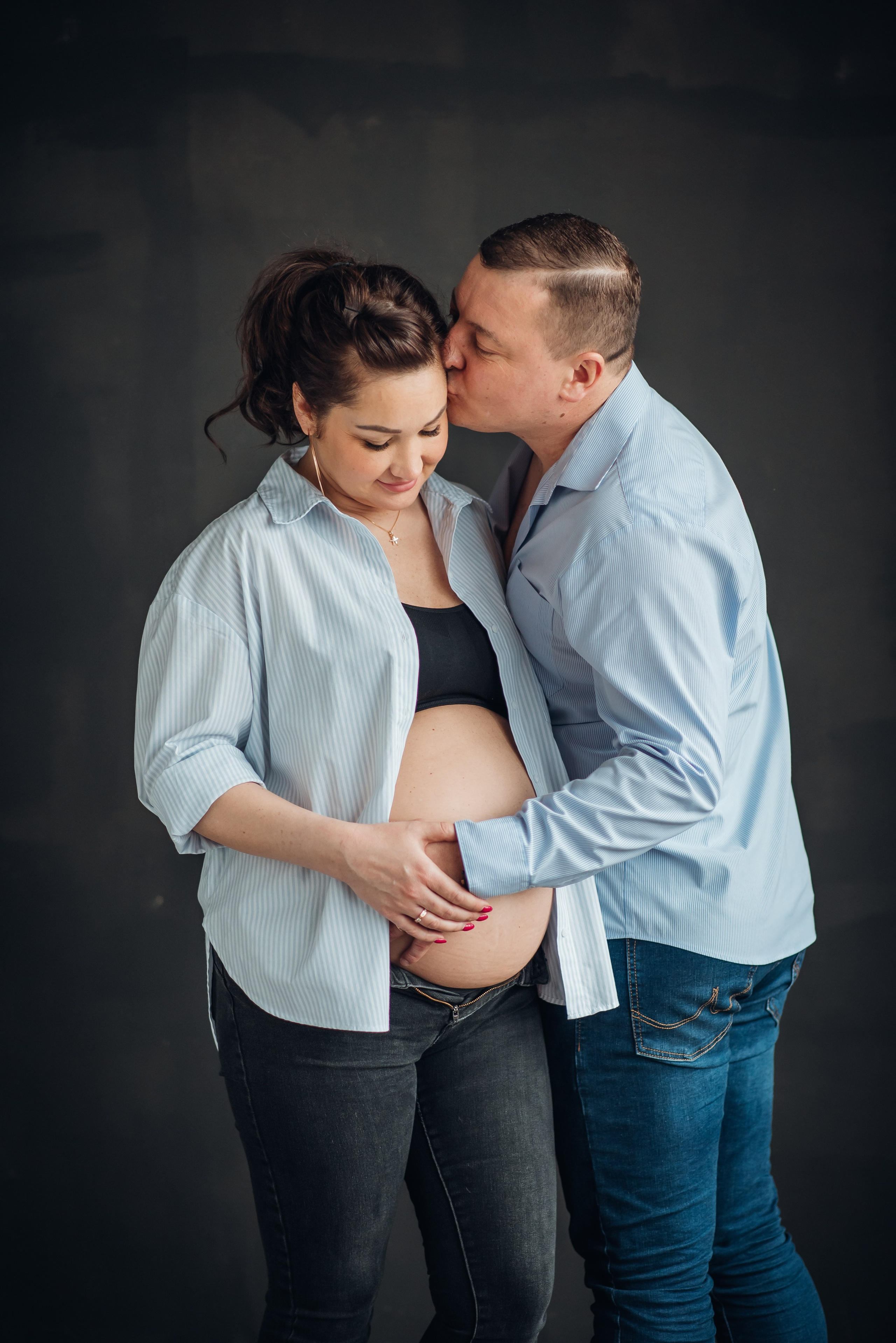 Fotosesijos studijoje. Aukse Stravi fotografė