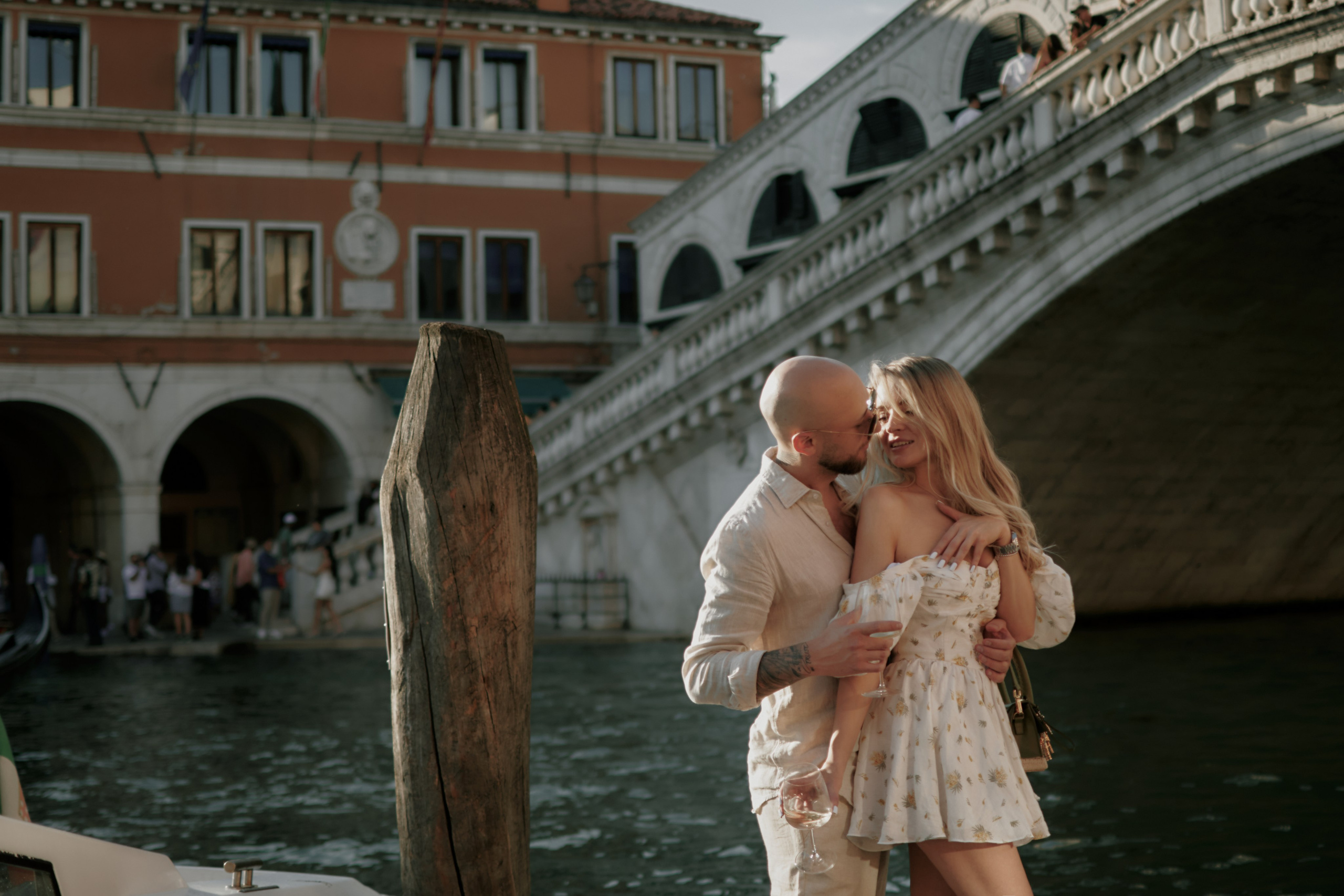 Surprise Engagement Photoshoot in Venice on a Boat. Фотограф в Венеции, Италия. Зотова Яна