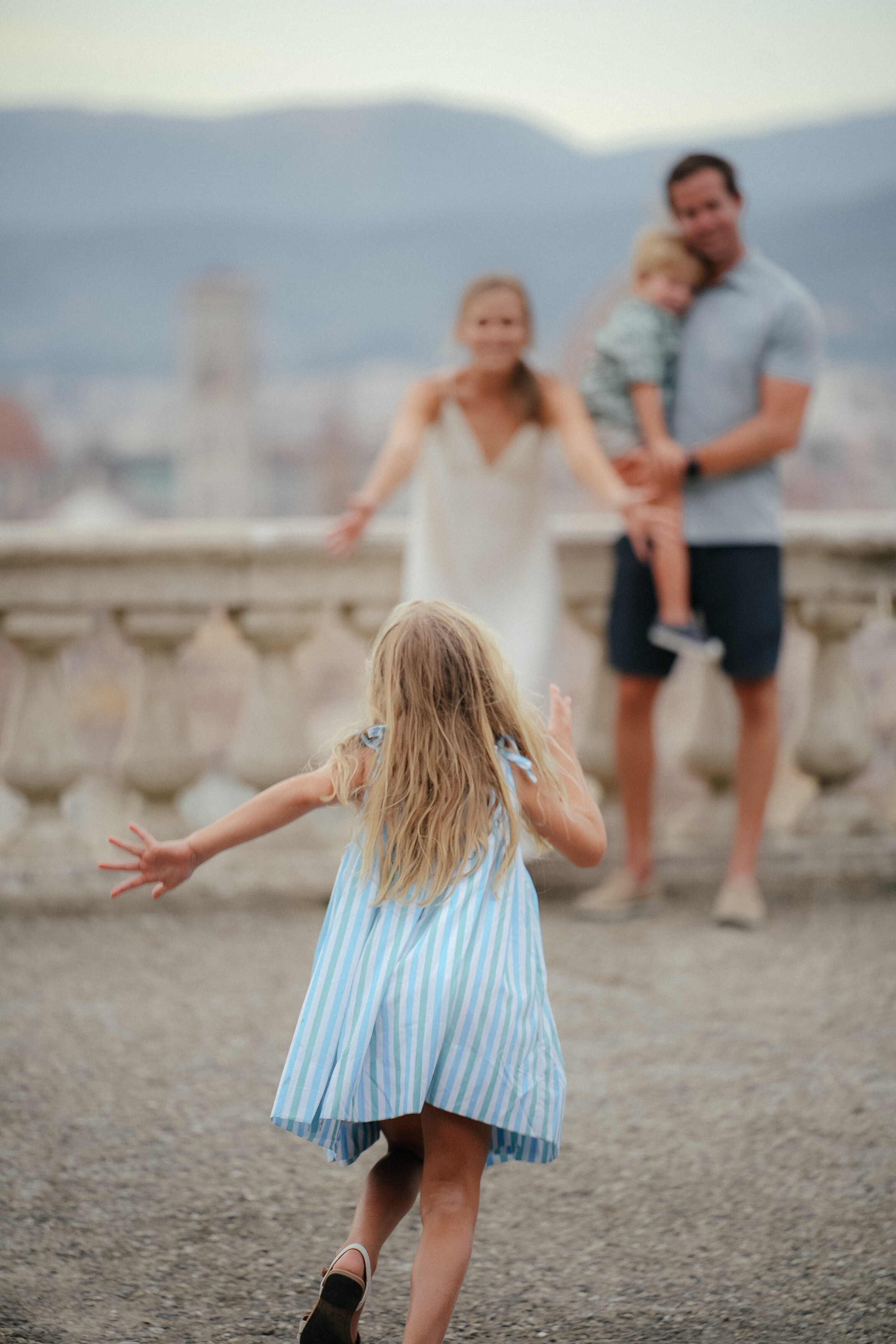 Nicole & Family. Wedding Photographer in Italy