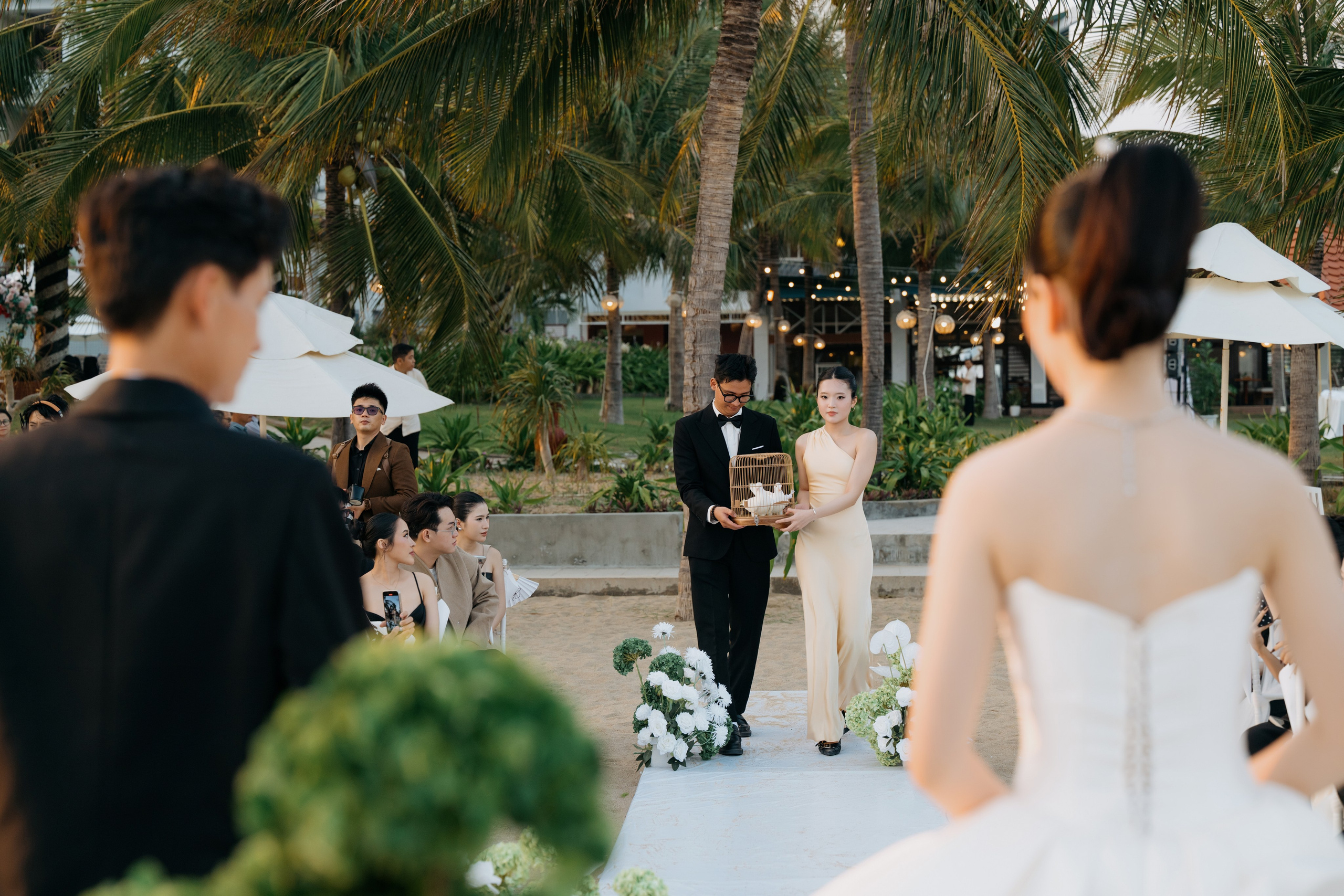 DIEU & THINH/Destination Wedding. Nhiếp ảnh gia đám cưới hàng đầu tại Thành Phố Hồ Chí Minh