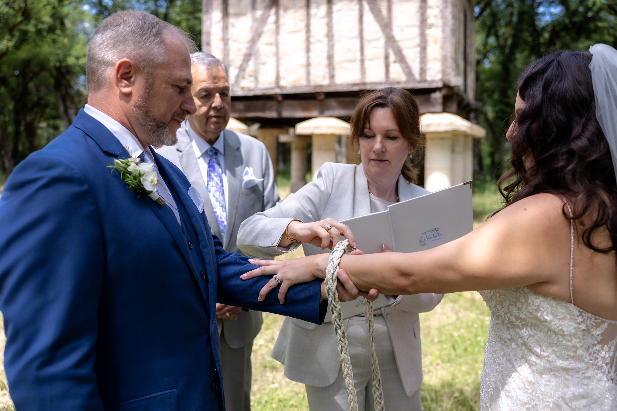 Elopement near Saint-Cirq-Lapopie. Crystal&Robert. Евгения Смирнова — Ваш фотограф в Тулузе и на юго-западе Франции