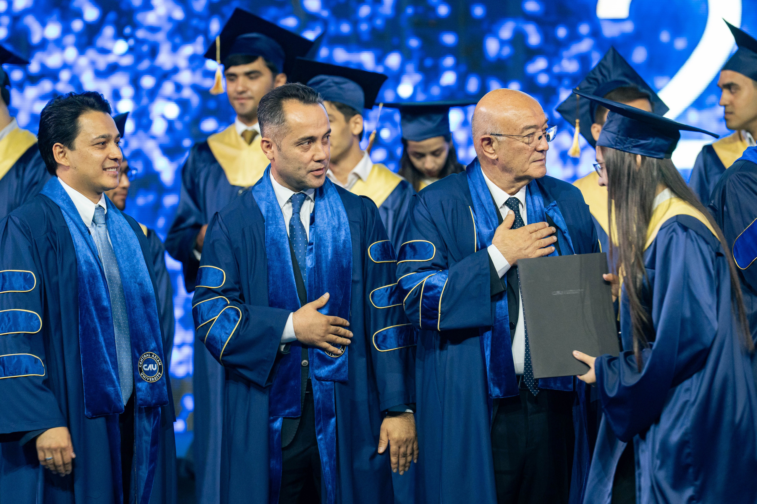 Как Central Asian University провёл одну из самых ярких выпускных церемоний. Георгий Намазов | Фотограф в Ташкенте