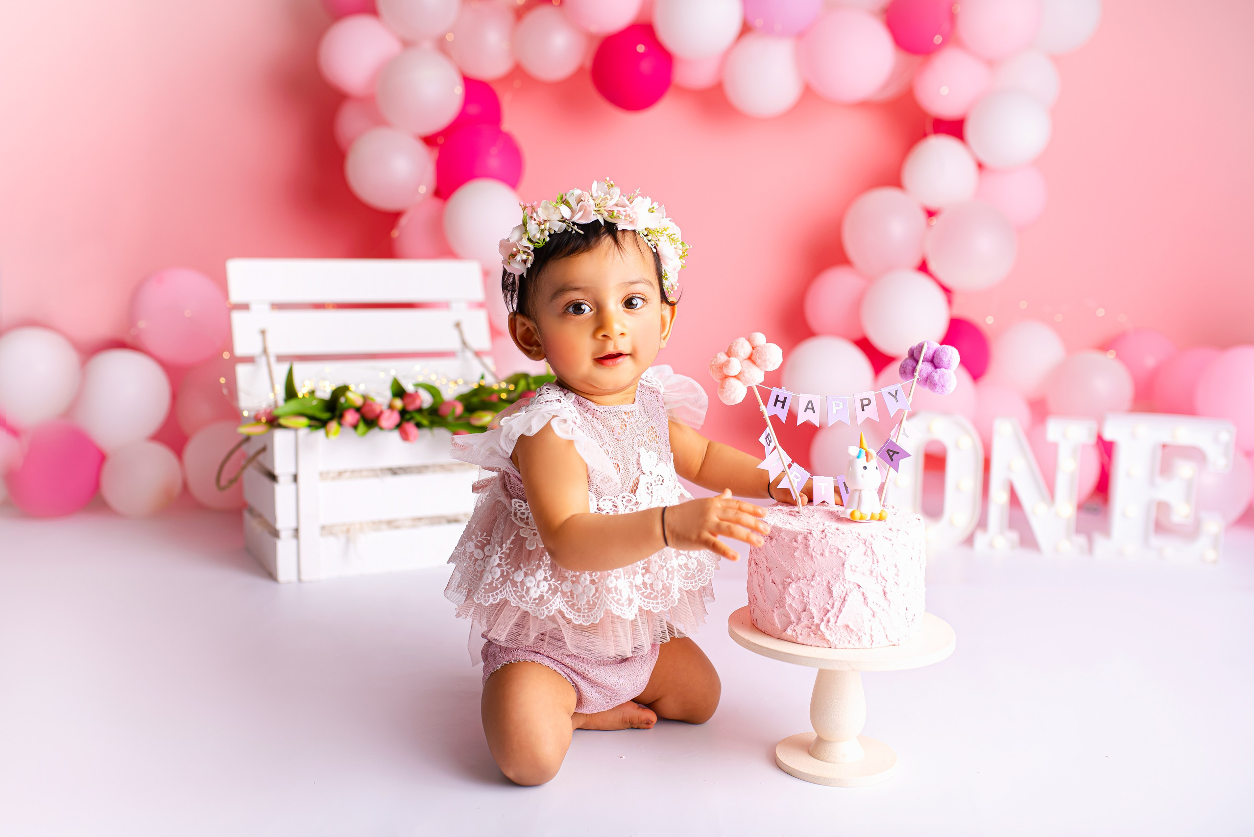 Cake smash photoshoot for One Year. Newborn photographer and Photography Educator in Prague Yana Stelmakh