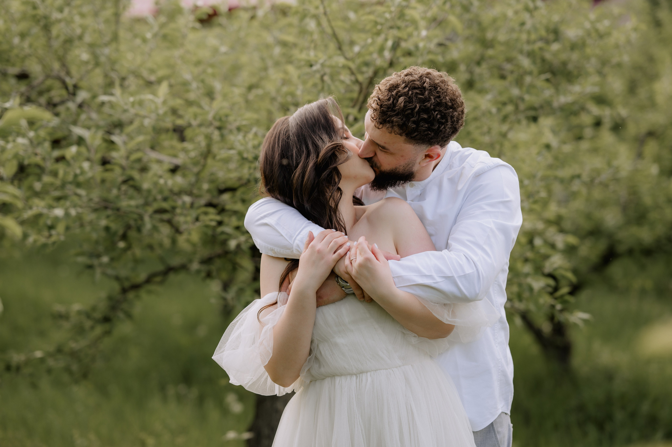 Magda + Andrei | Lovers in the garden. Proud Vision Weddings | Wedding Photography & Film — Servicii profesionale Foto Video Nunta Iasi