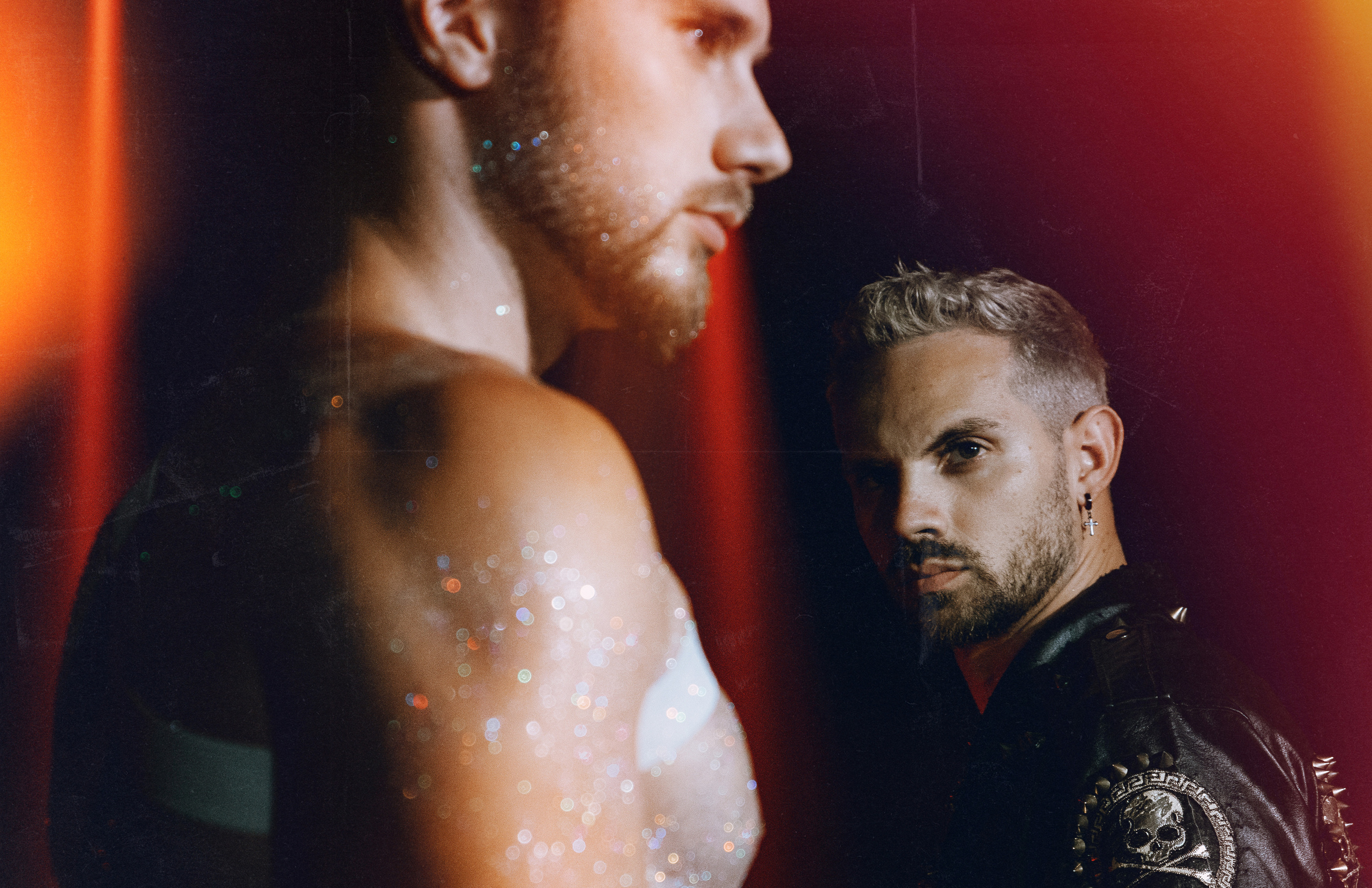 Фотосессия с братьями Castanheira: Креативные портреты с артистами Circo Quiros в Торревьехе