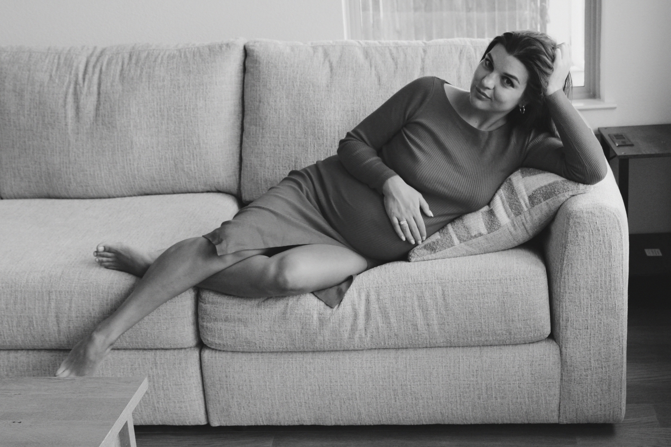 Maternity, Family & Pregnancy Photoshoot at Home. Lana Petrychenko — Portrait & Family Photographer. Valencia, Spain