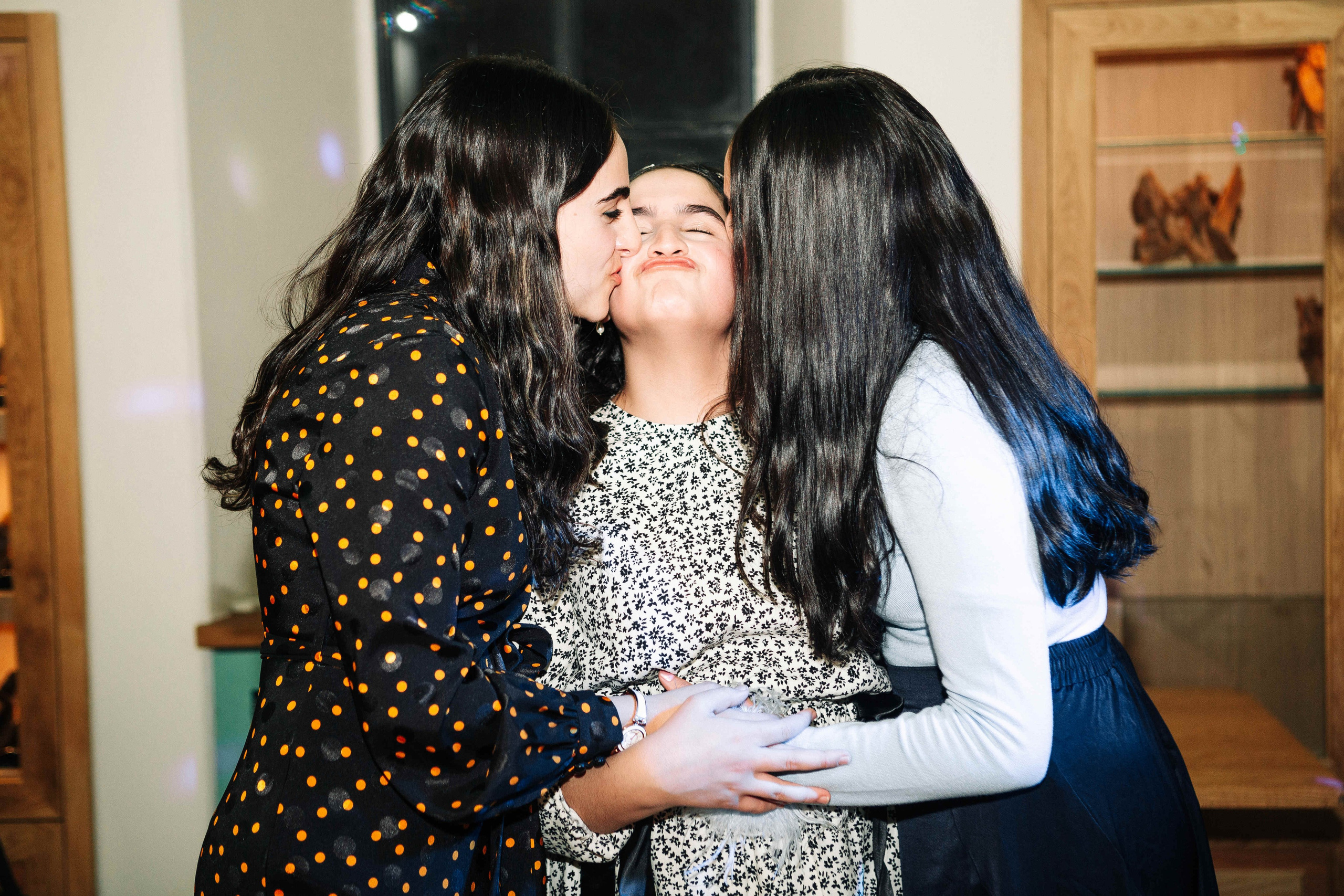 PARTY IN A RESTAURANT WITH THE WHOLE FAMILY. Https://shi-photo.com/