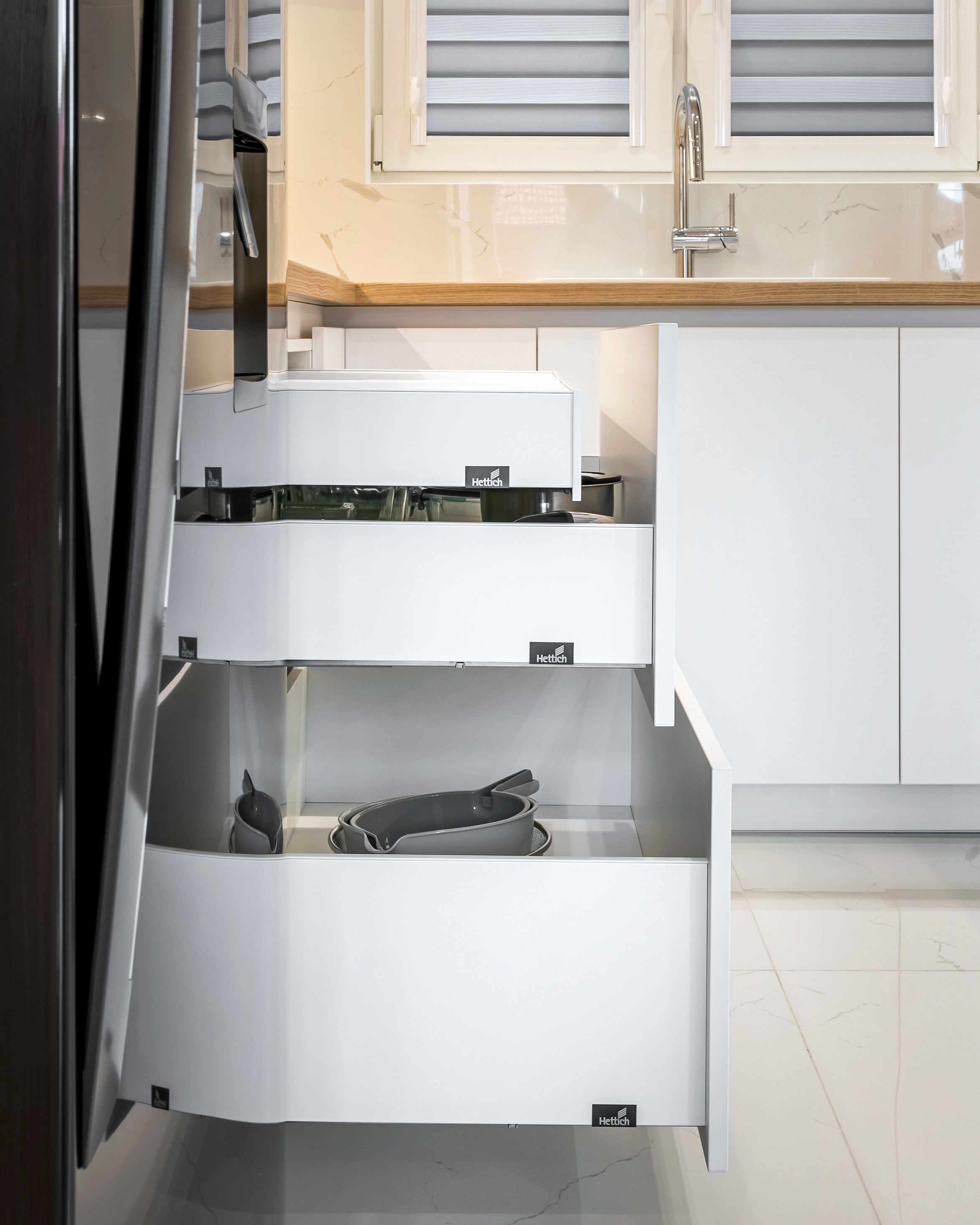 Мебели Русев-цялостно обзавеждане на три етажен семеен дом. Професионален фотограф в Пловдив и областта