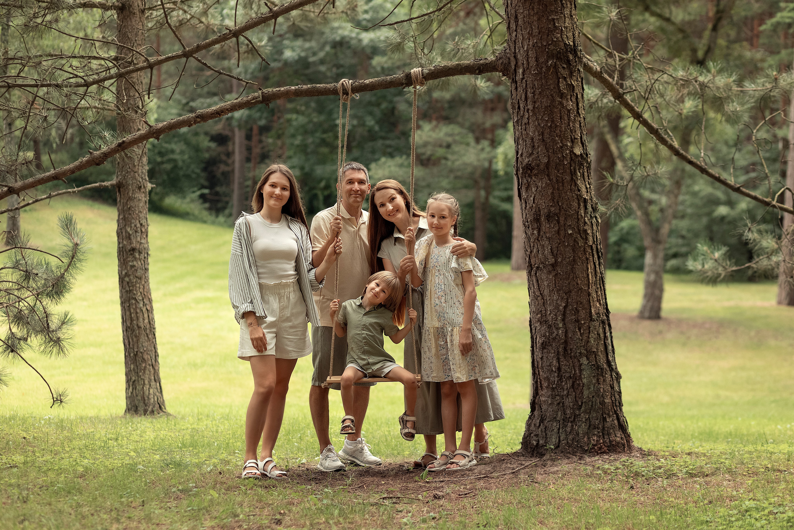 Наташа, Юра, Ксения, Лиза и Арсений 2025. Fotograf rodzinny i dziecięcy w Warszawie Mila Babrouskaya