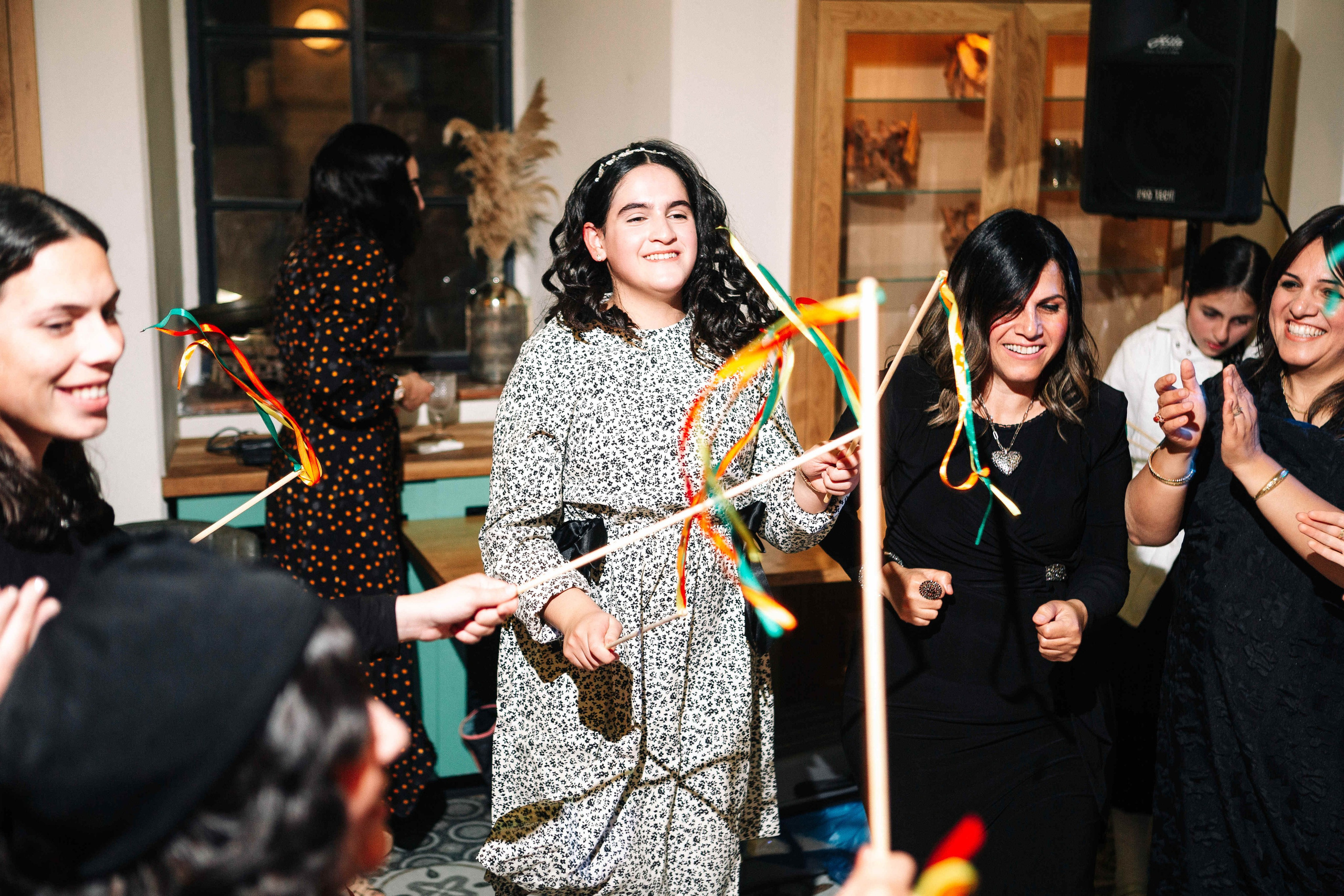 PARTY IN A RESTAURANT WITH THE WHOLE FAMILY. Https://shi-photo.com/