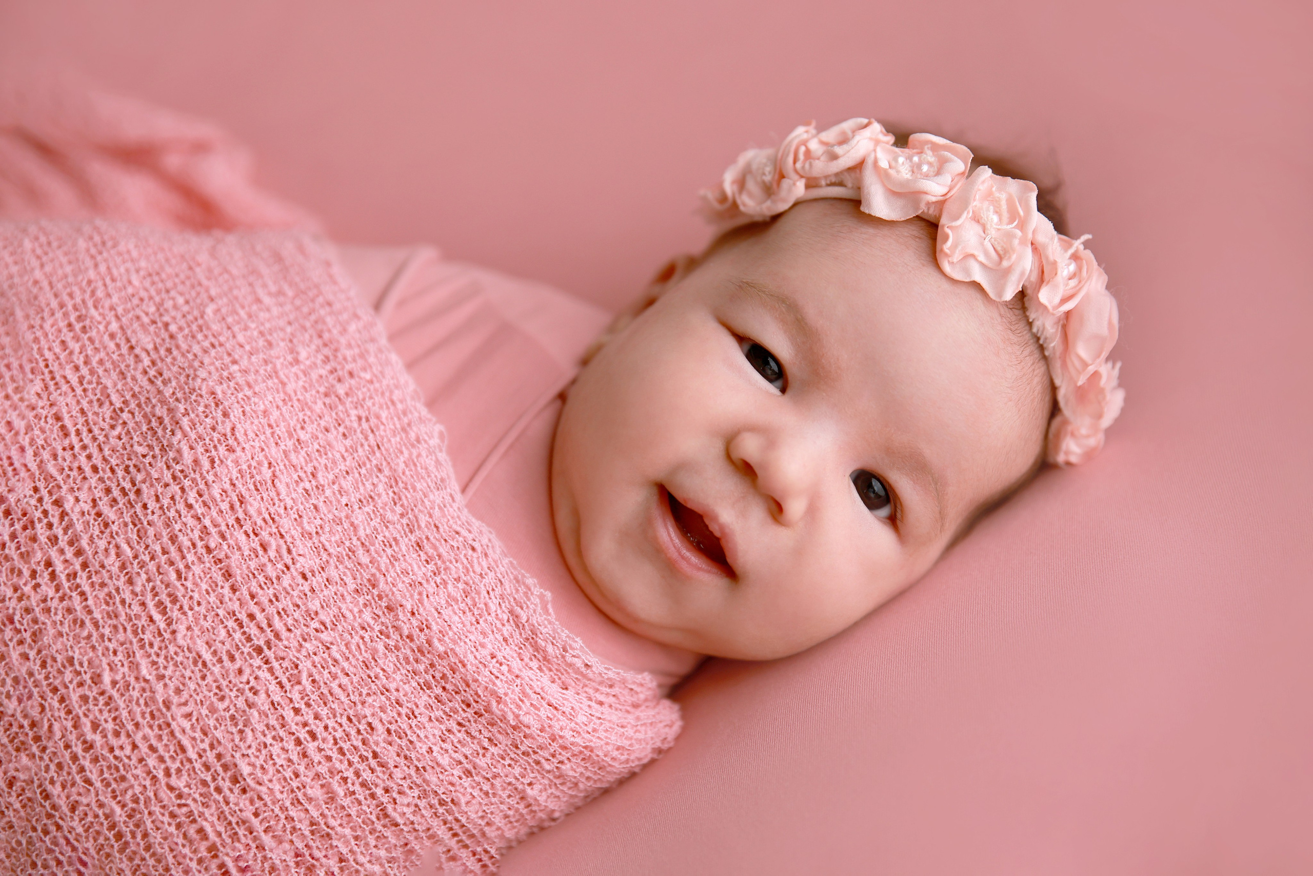 NEWBORN PHOTOGRAPHY. HOME