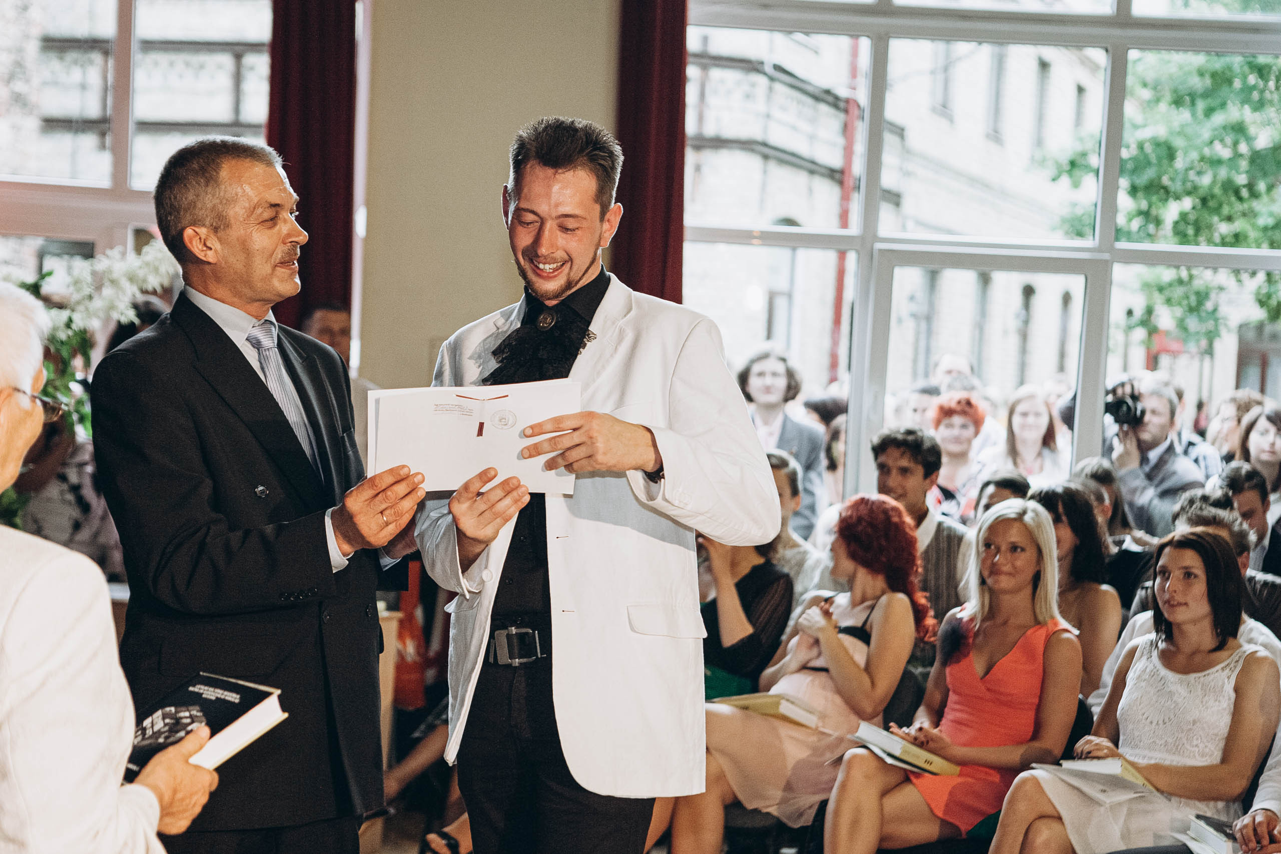 Skolas izlaiduma fotogrāfs