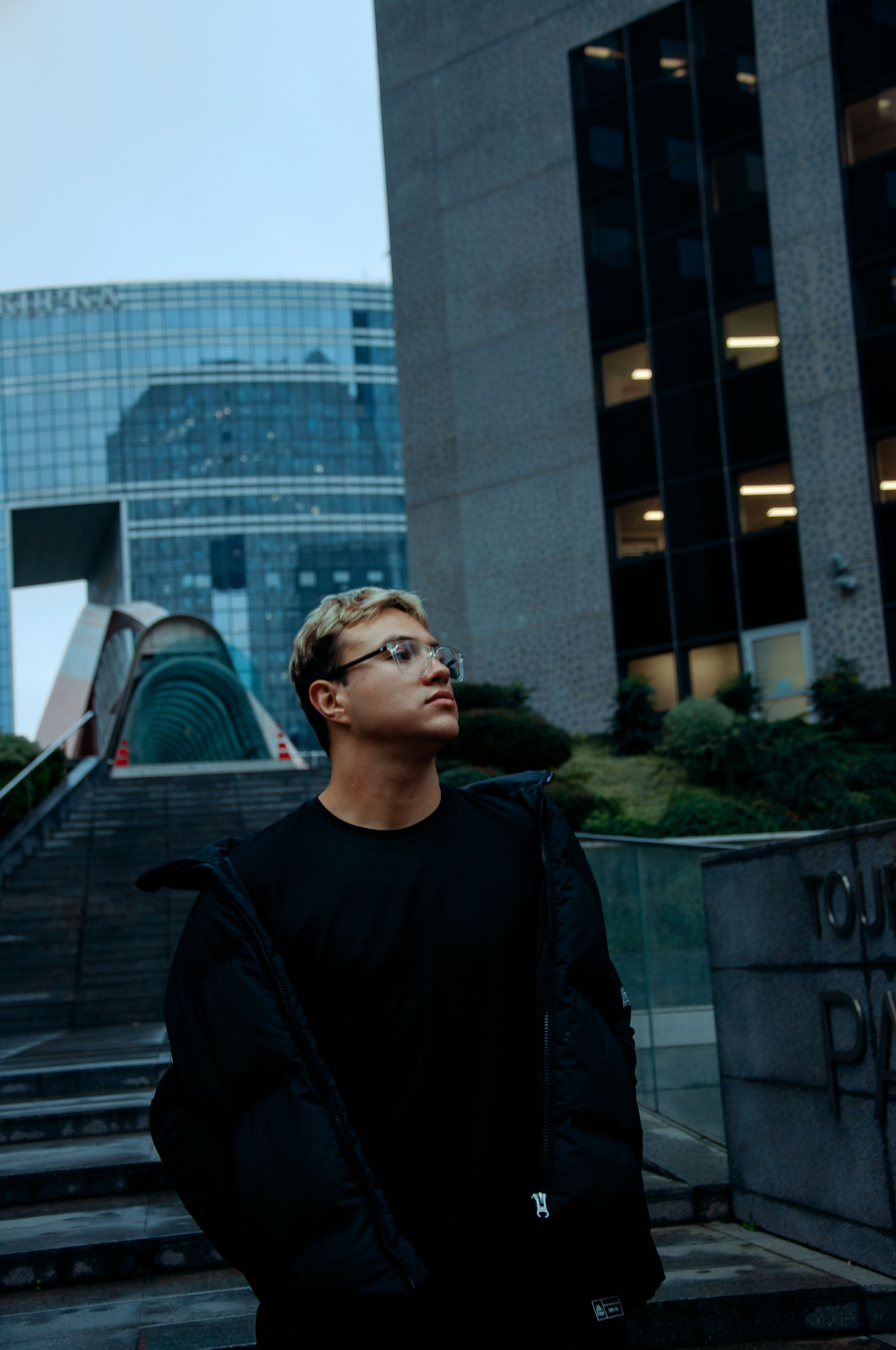 Мужская фотосессия в урбанистичном Париже. Фотограф в Париже Полина Осипова