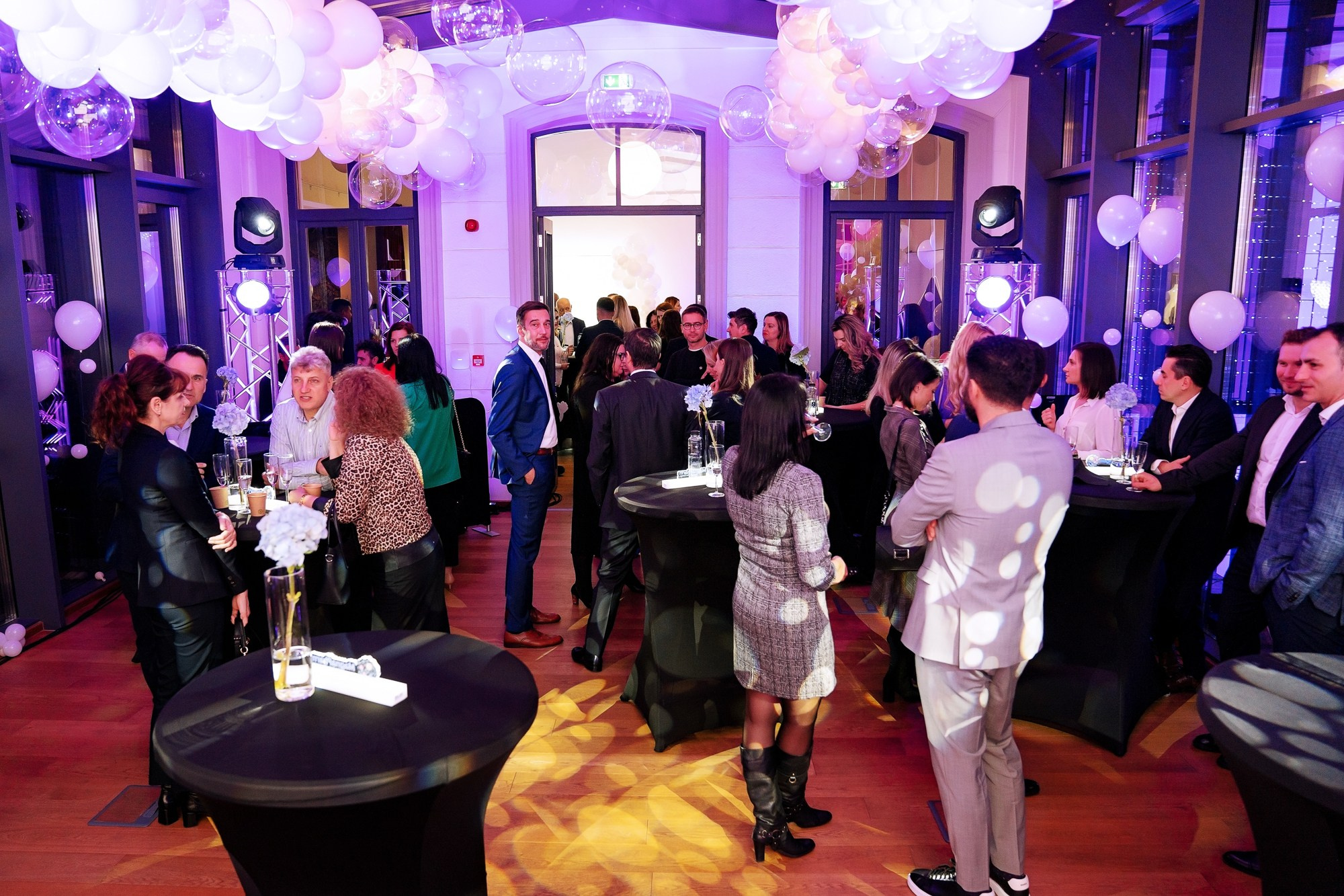 Fotografie Corporate Specializat in Lansări Produs si Serviciu. Fotograf Corporate Business