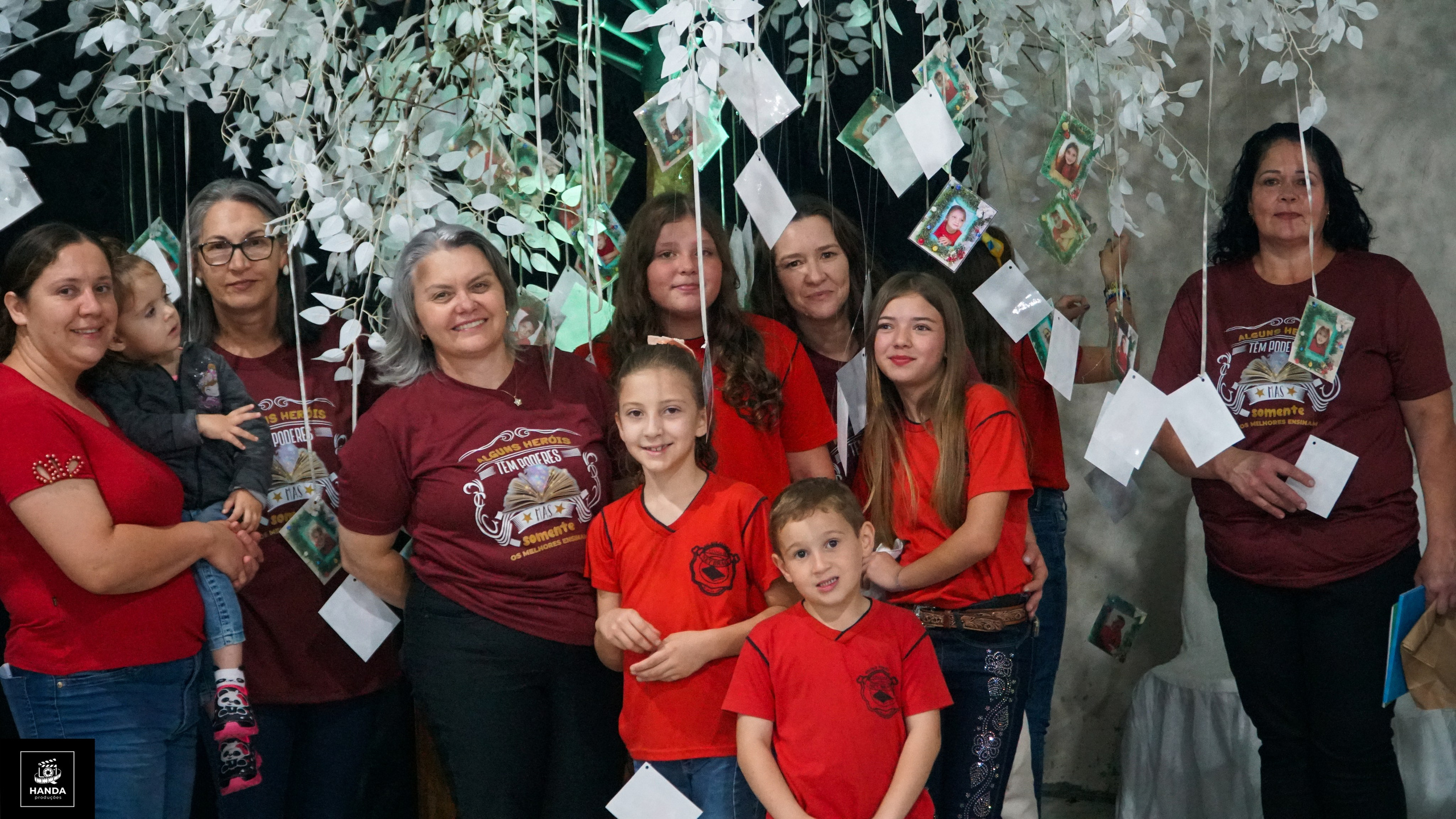 Noite autógrafos colégio Aurélio Buarque de Holanda. Handa Produções