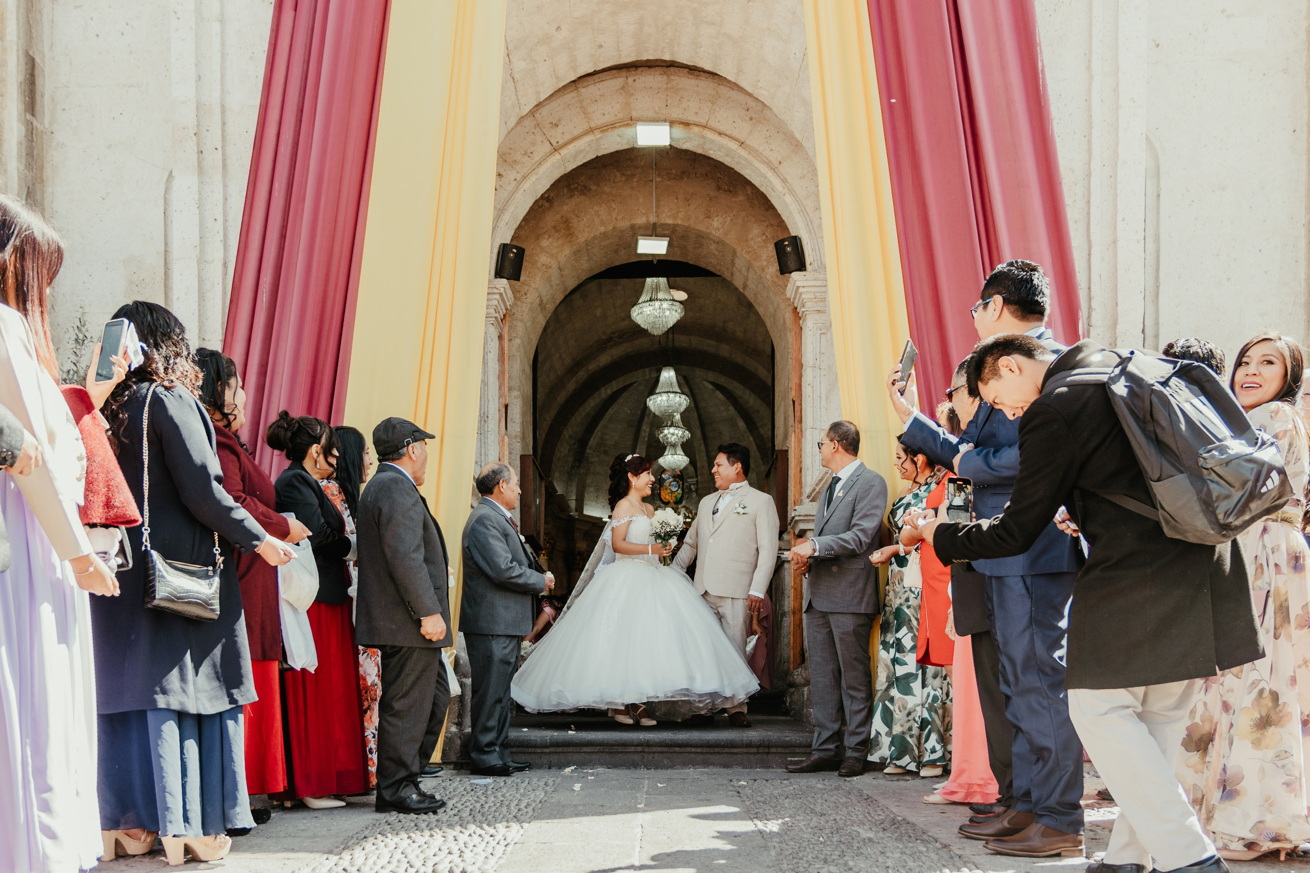 VANESSA + FRANKLIN BODA RELIGIOSA. Studio KVTA | Fotografía y Video de Bodas en Arequipa