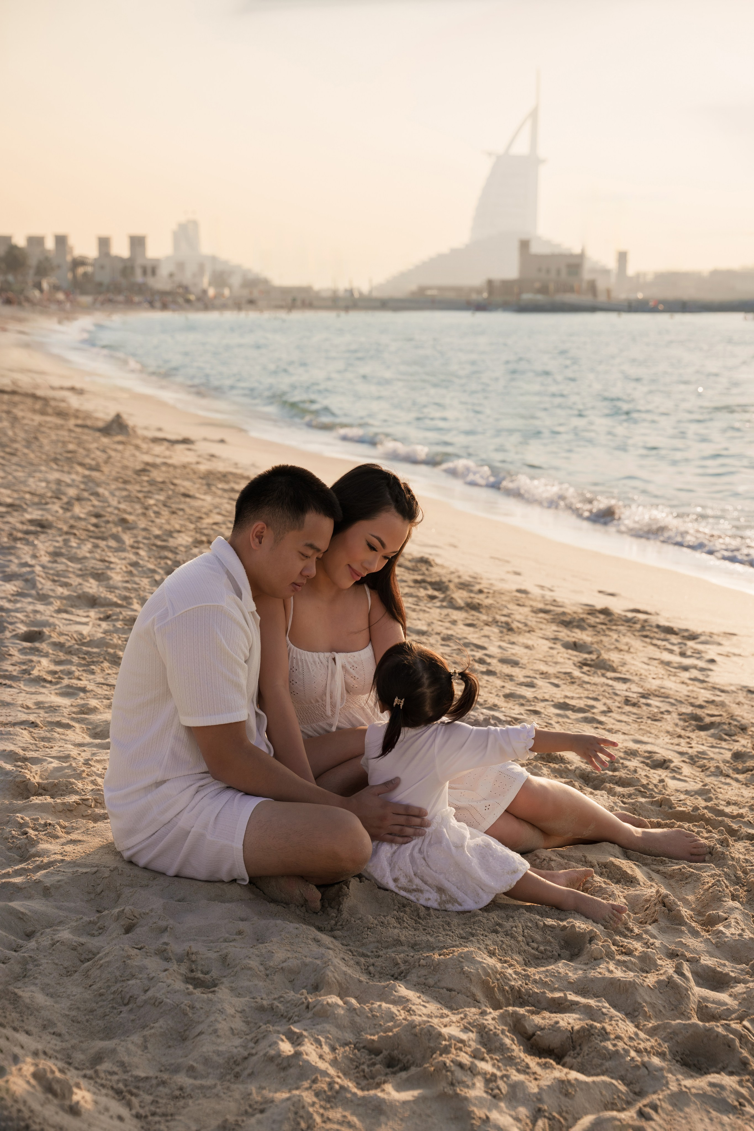 Sea breeze and giggles. Angela Iakovleva — Family Photographer in Dubai