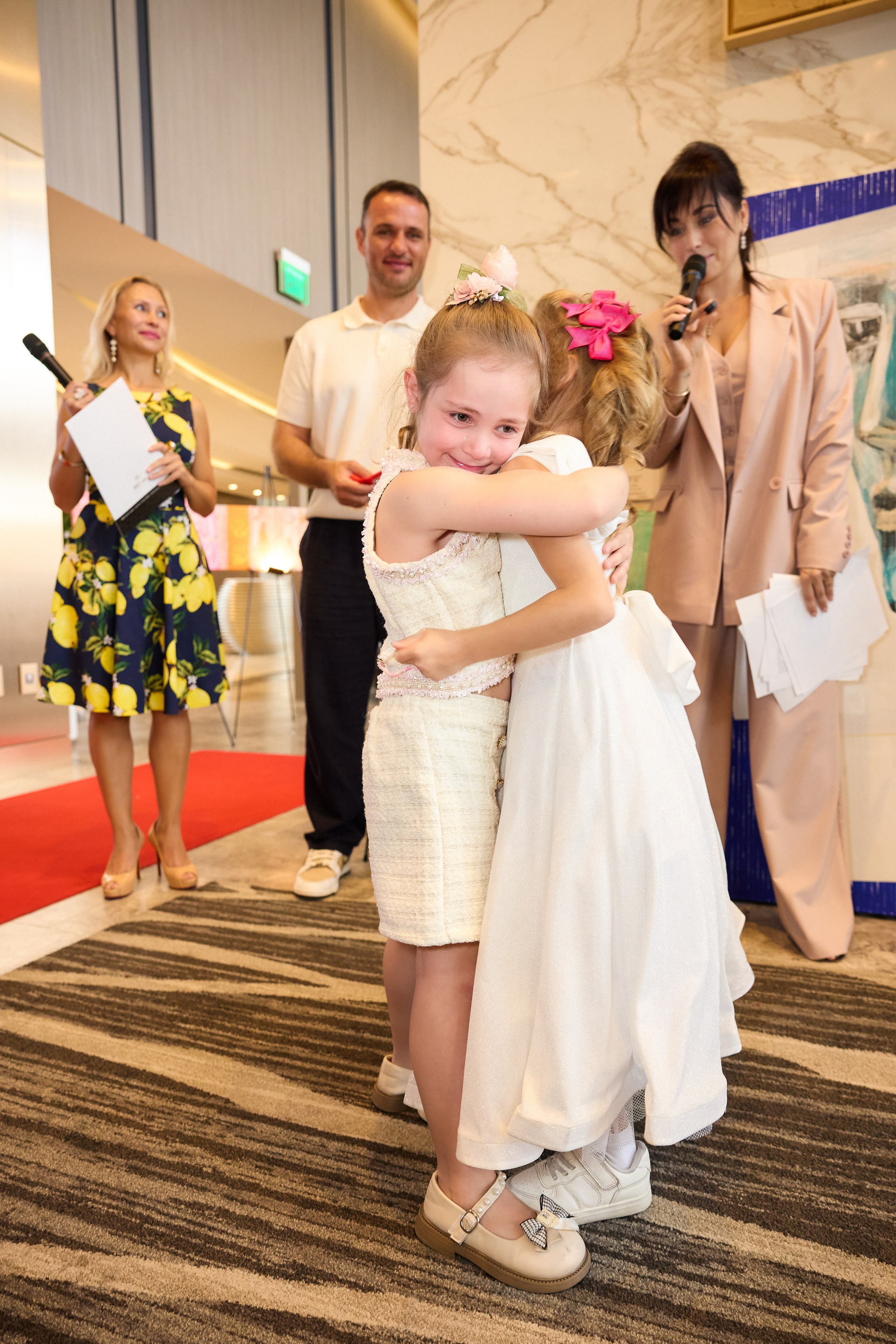 Авторская благотворительная художественная выставка Дианы Бортник. Фотограф Юлия Маковеева