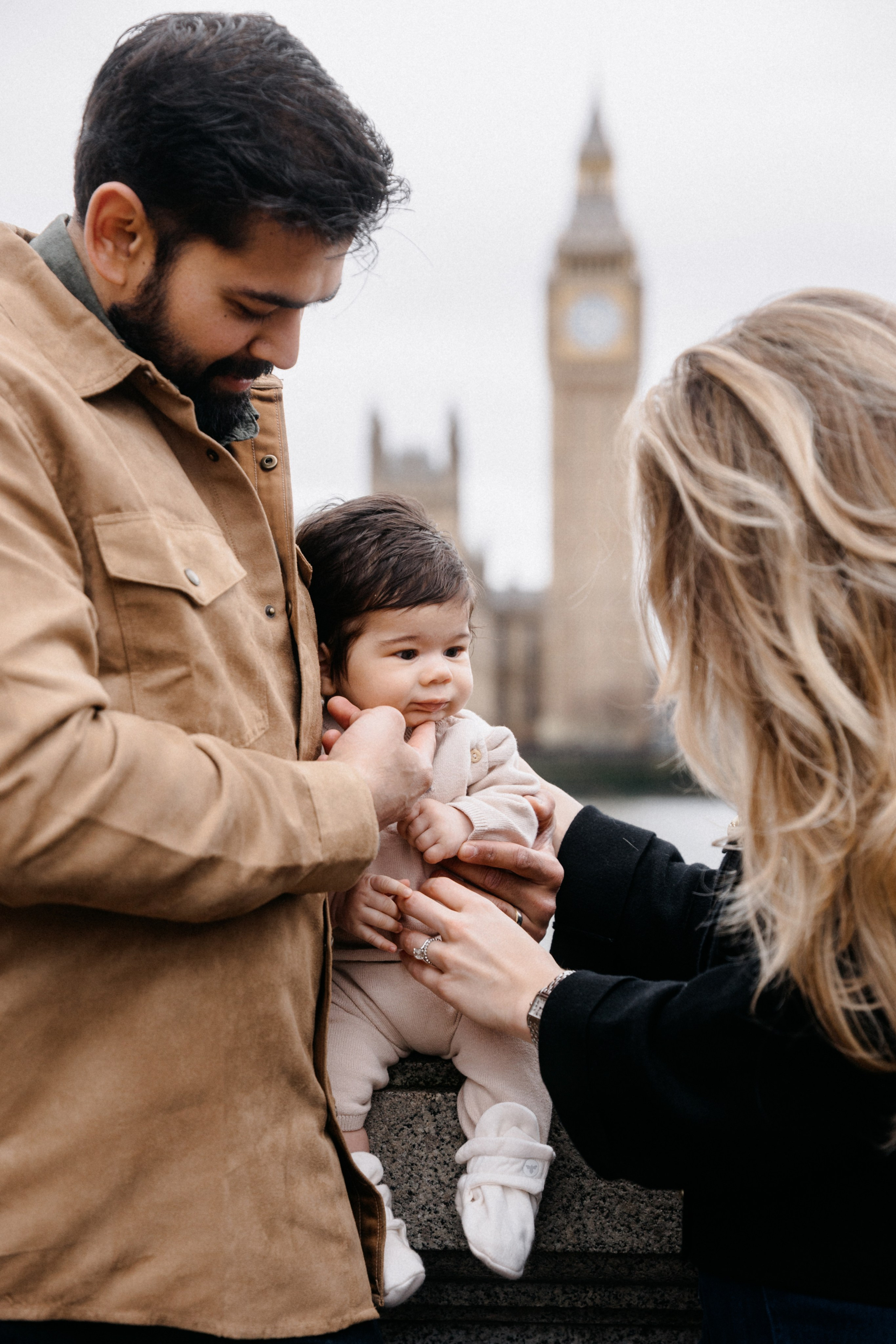 Family Photoshoot at Westminster. LondonPhotoStory — Vacation Photographer in London