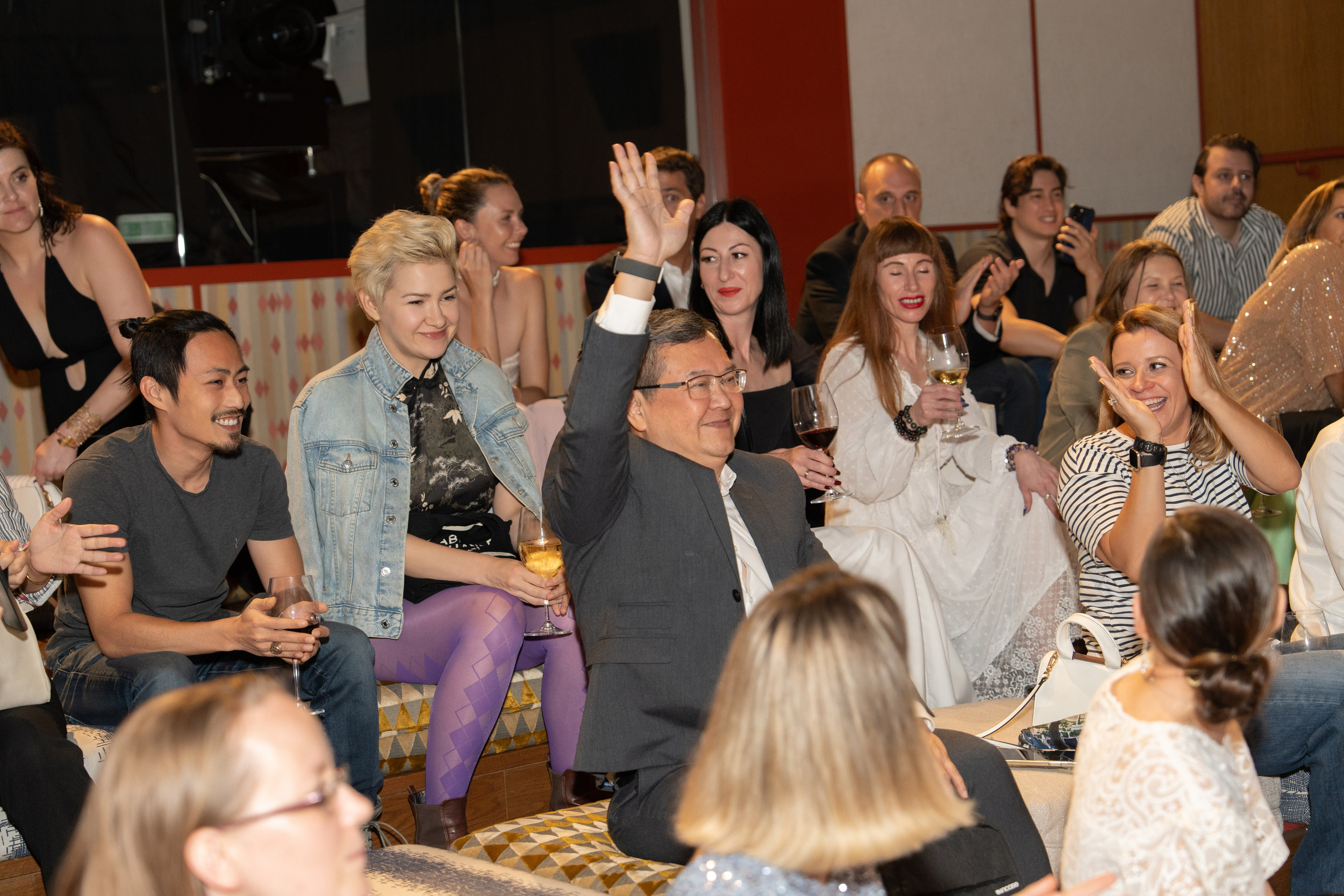 KRISP. PRODUCTION MOVIE PREMIER. ФОТОГРАФ В ГОНКОНГЕ (СВАДЬБЫ, FASHION, СЕМЕЙНЫЕ, МЕРОПРИЯТИЯ, ФОТОПРОГУЛКИ)