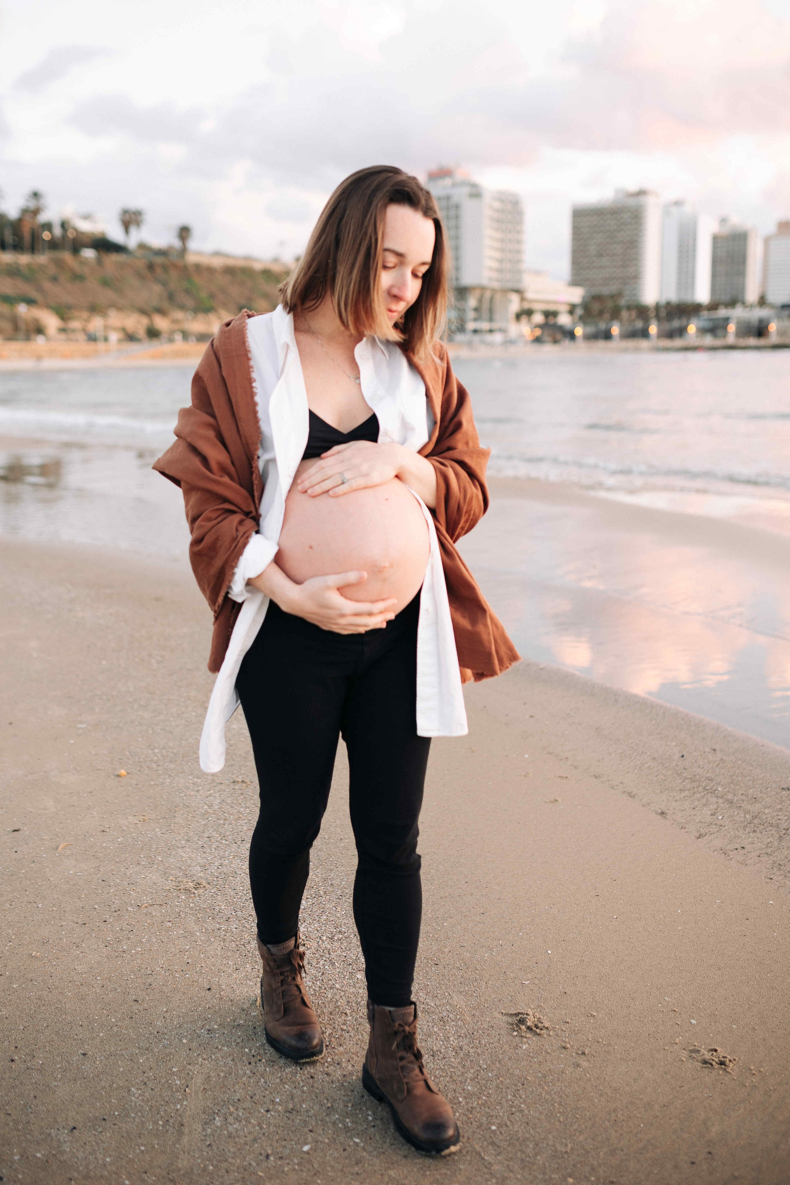 WINTER, PREGNANCY PHOTOSESSION (TEL AVIV). PHOTOGRAPHER IN ISRAEL