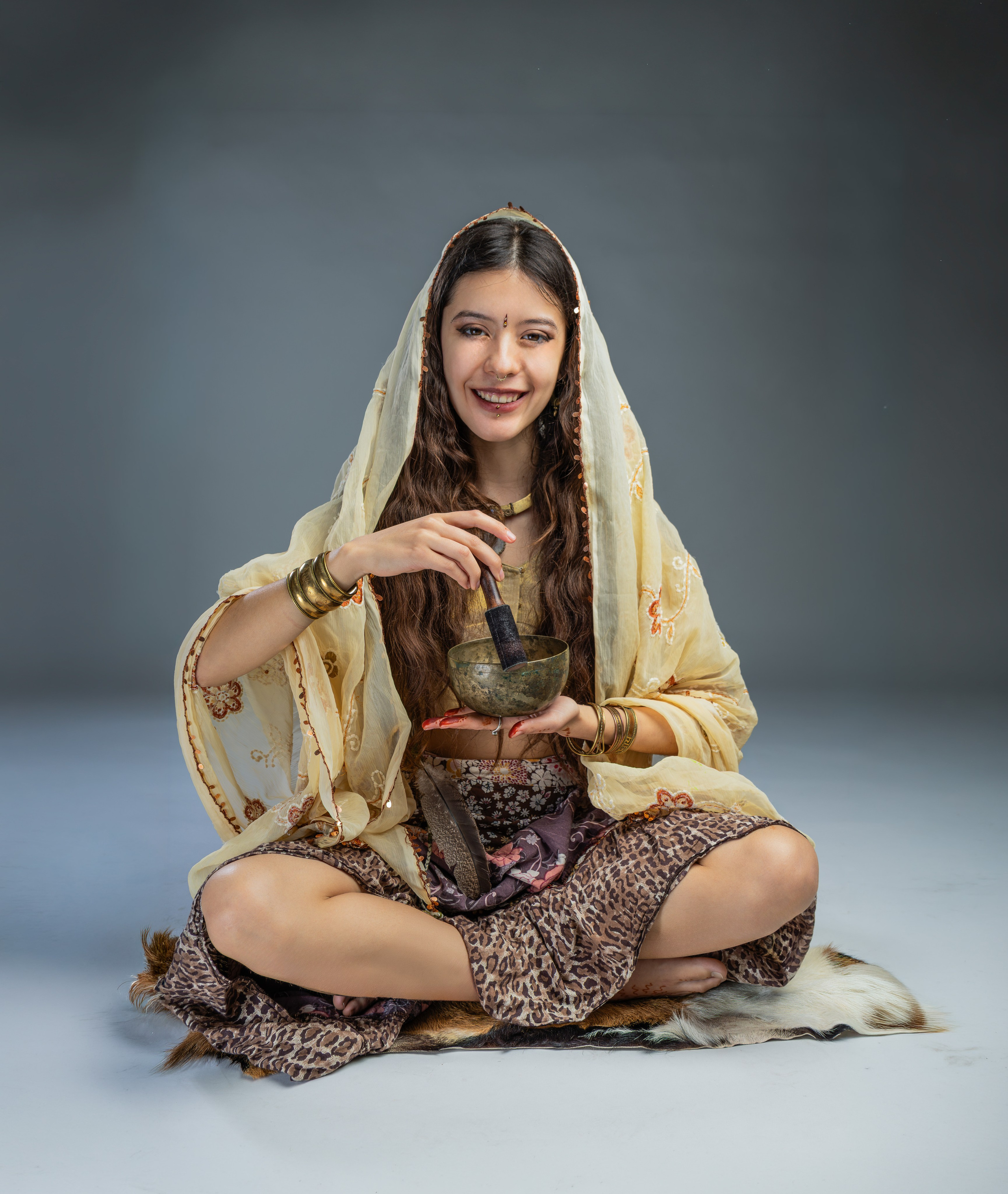 Alma A. Fotograf. Lucrez cu oameni, produse și spații. Portret și fotografie creativă. Bacău, România. Lidia Savinoiu