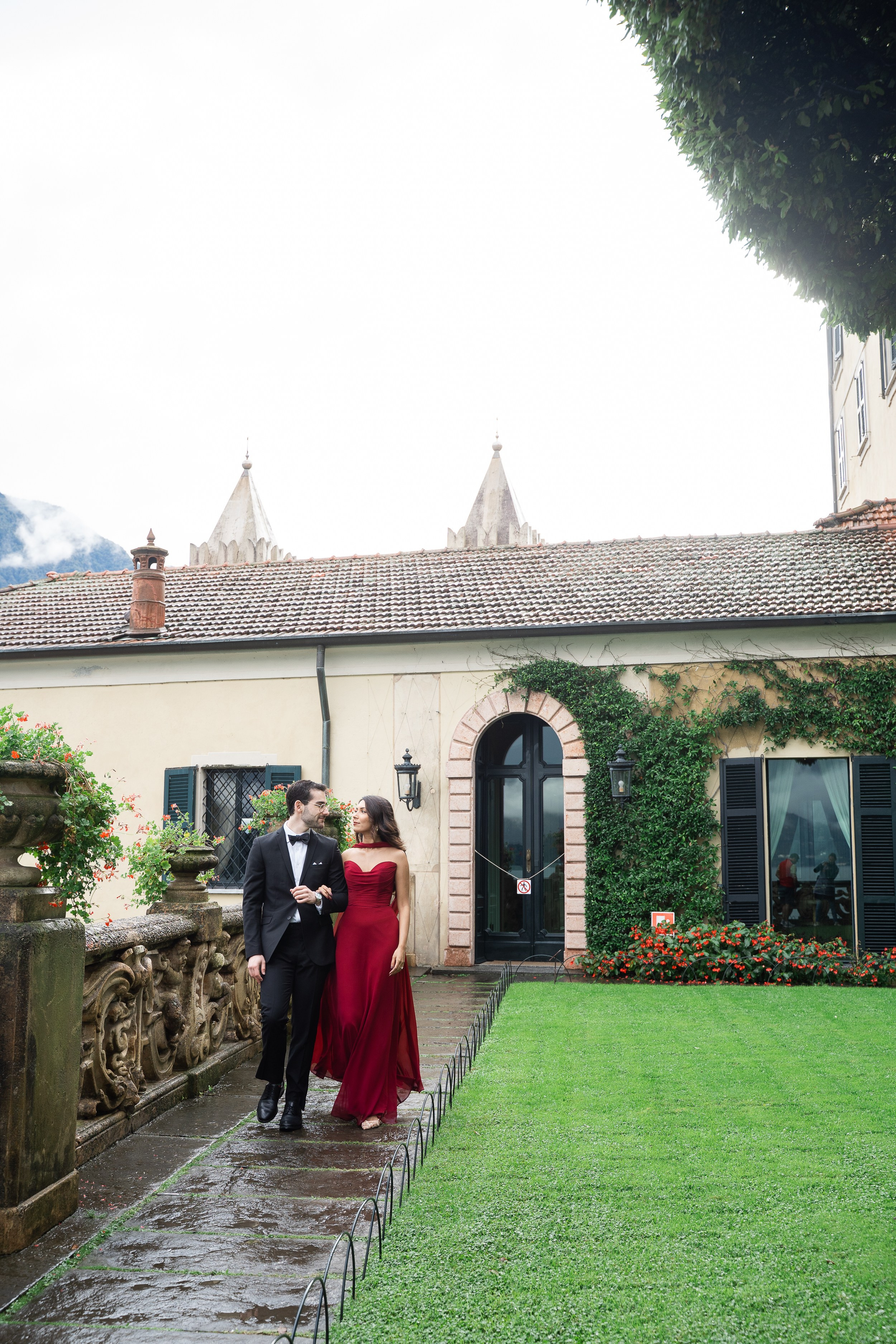 Engagement Photoshoot at the Villa Balbianello. Proposal Photographer in Lake Como