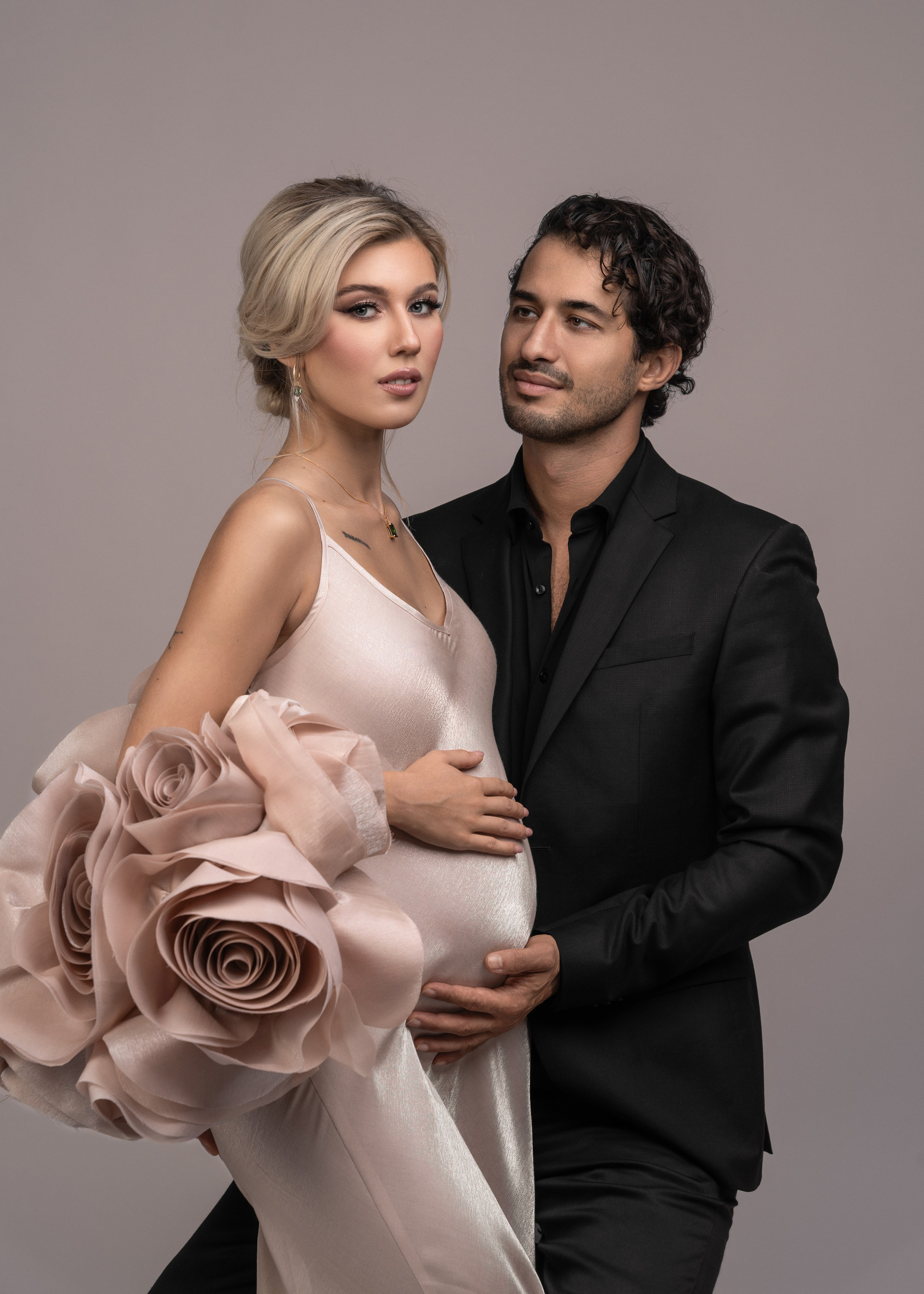 Babybauch Fotoshooting. Anna, Fotografin aus Wien, Österreich. Ich fotografiere in folgenden Genres: Babybauch-, Familien-, Mode- und Weihnachtsfotografie