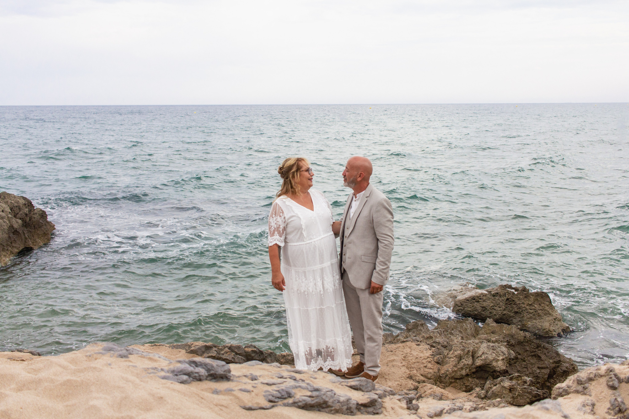 Sylvie & Lilian | Au bord de la mer. Photographe professionnelle à Poitiers, Tours et Châtellerault | Studio photo entre Poitiers et Tours – portraits, familles, entreprises, ma