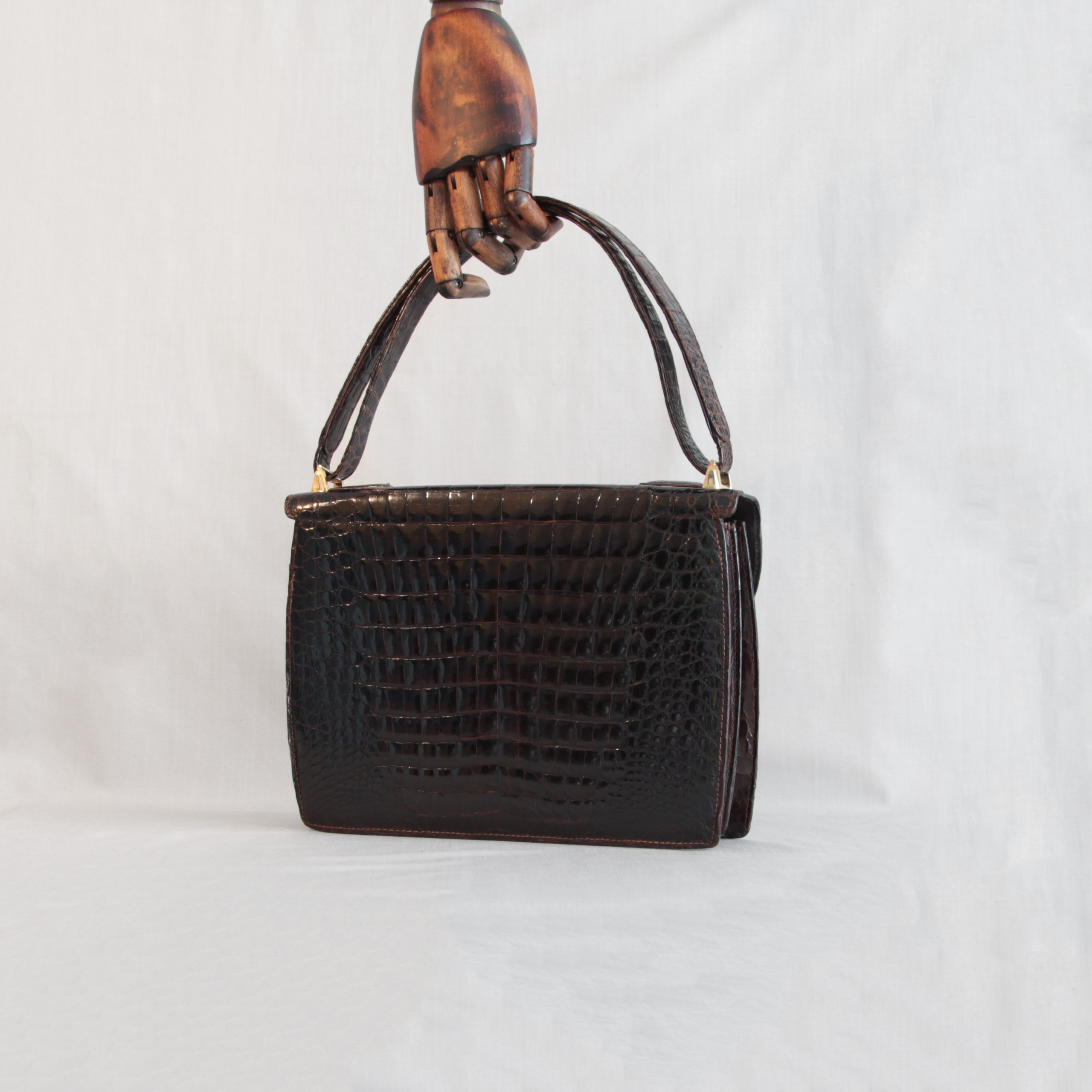 Bag9. Современнные и актикварные украшения в Барселоне, Москве и Санкт-Петербурге