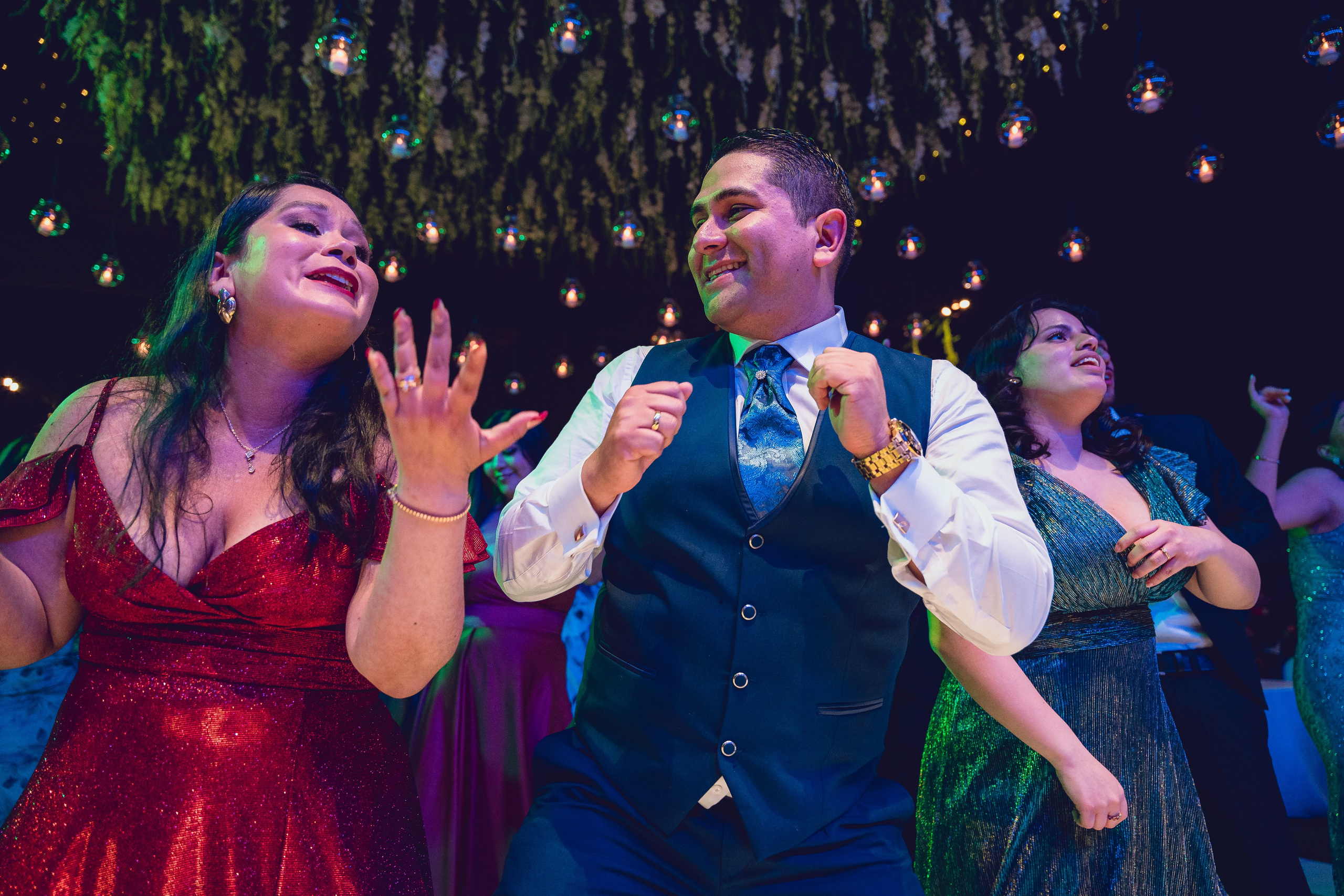 Un vistazo de un día especial. Fotógrafo de Bodas en Lima | Ronhy Altamirano. Fotografía narrativa y cinematográfica para bodas, quinceañeras y eventos exclusivos