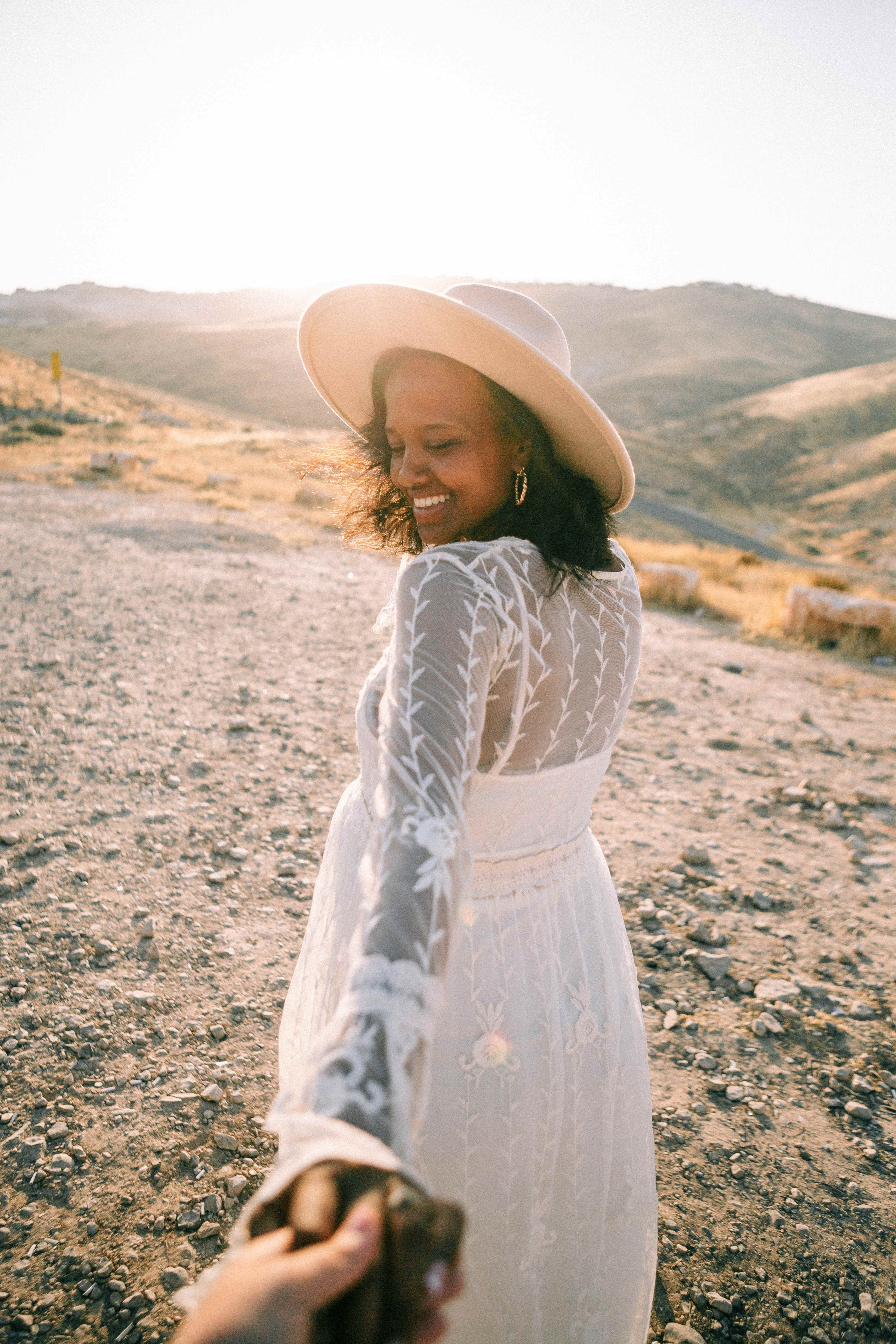 PHOTO SESSION IN THE DESERT NEAR MAALE ADUMIM. PHOTOGRAPHER IN ISRAEL