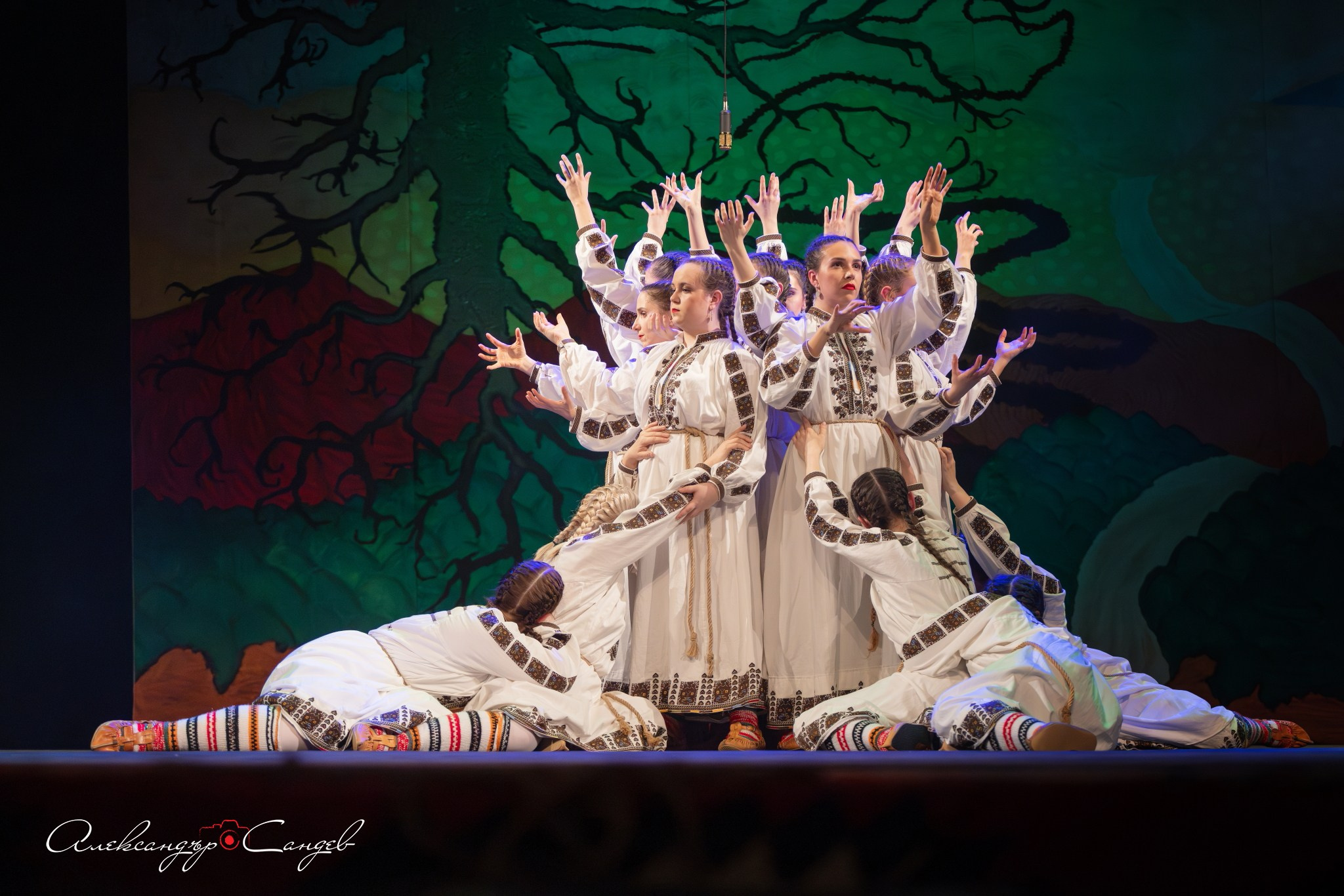 „Змейова сватба“, спектакъл на представителен ансамбъл „Шевица“ - 28.03.2026 -. Александър Сандев - website