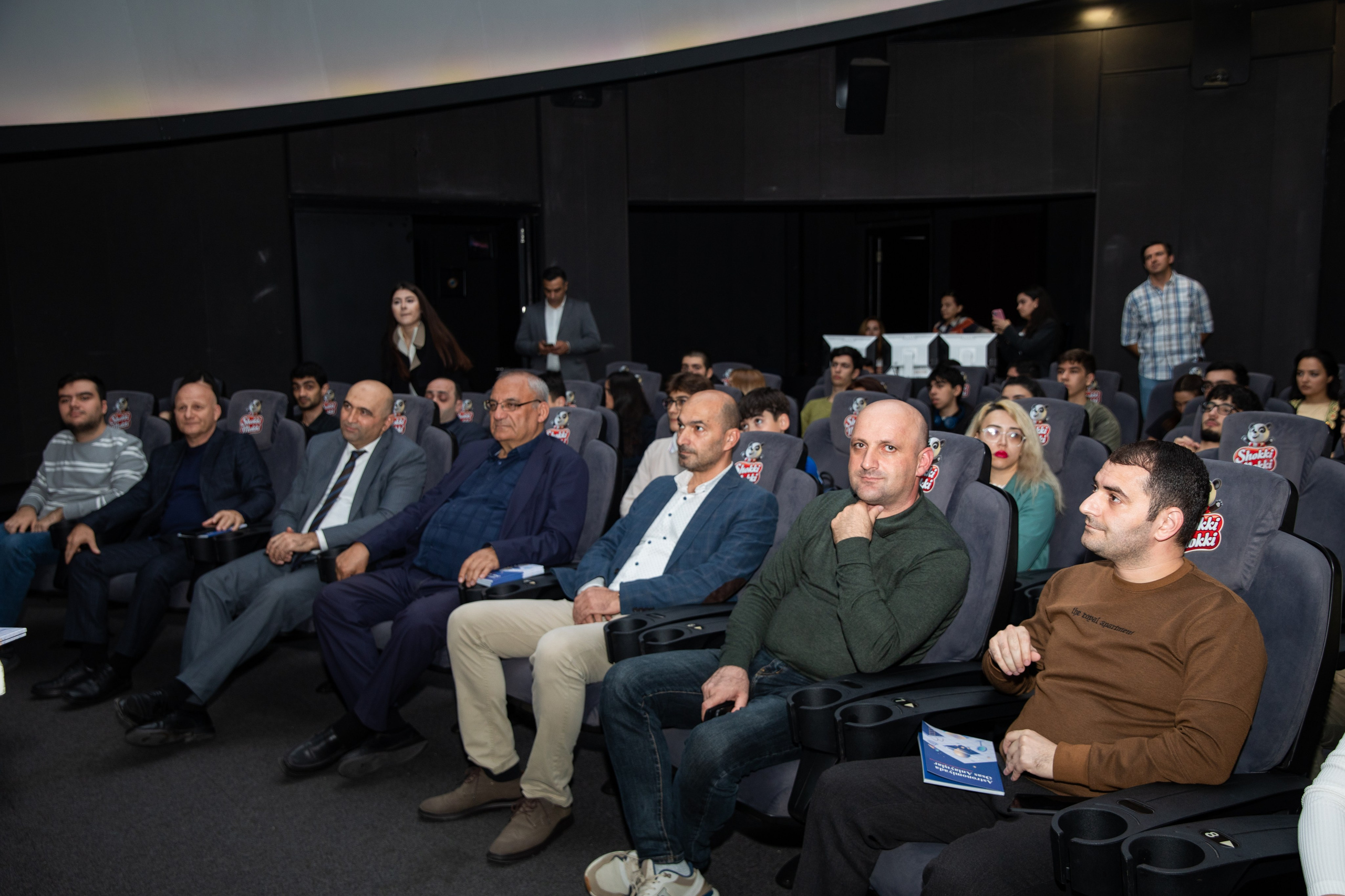 “Astronomiyada Əsas Anlayışlar” kitabının və “Fəza və Zamanın Elçiləri” filminin təqdimatı. Həvəskar Astronomlar Cəmiyyəti — Astronomy.az