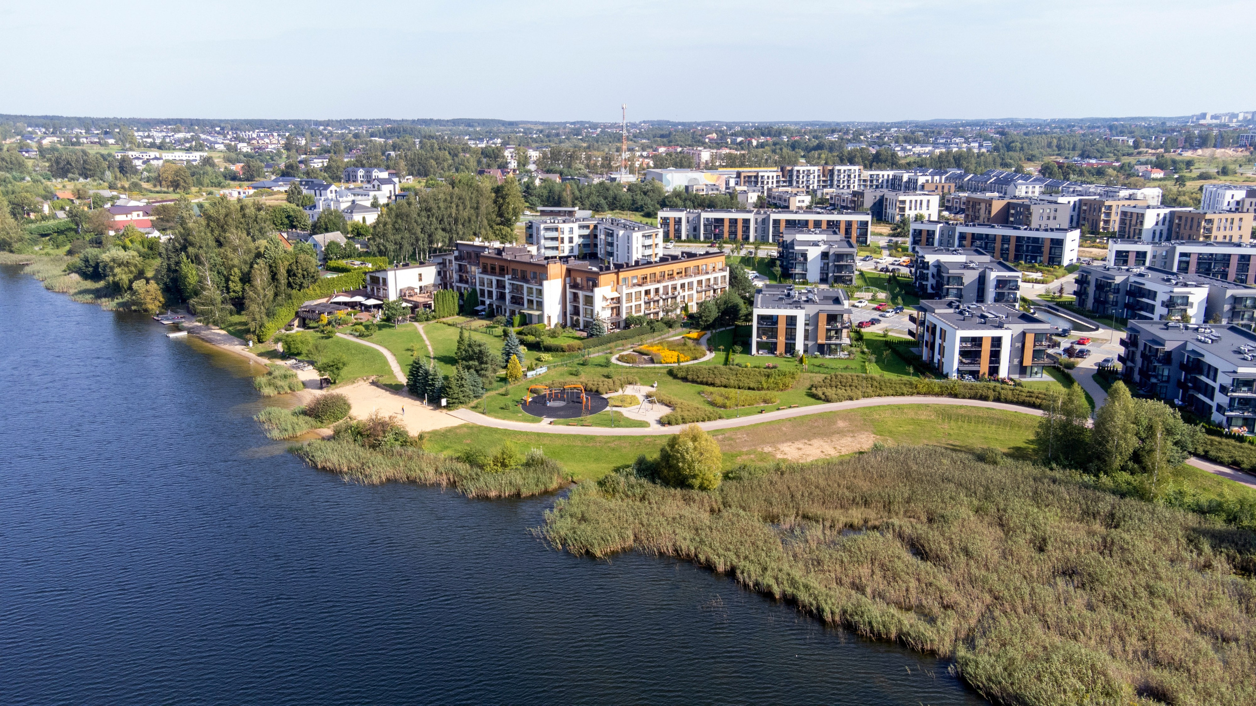 Gilužio g. 49, 2k. butas prie ežero. Elina Sapiega fotografė Vilniuje