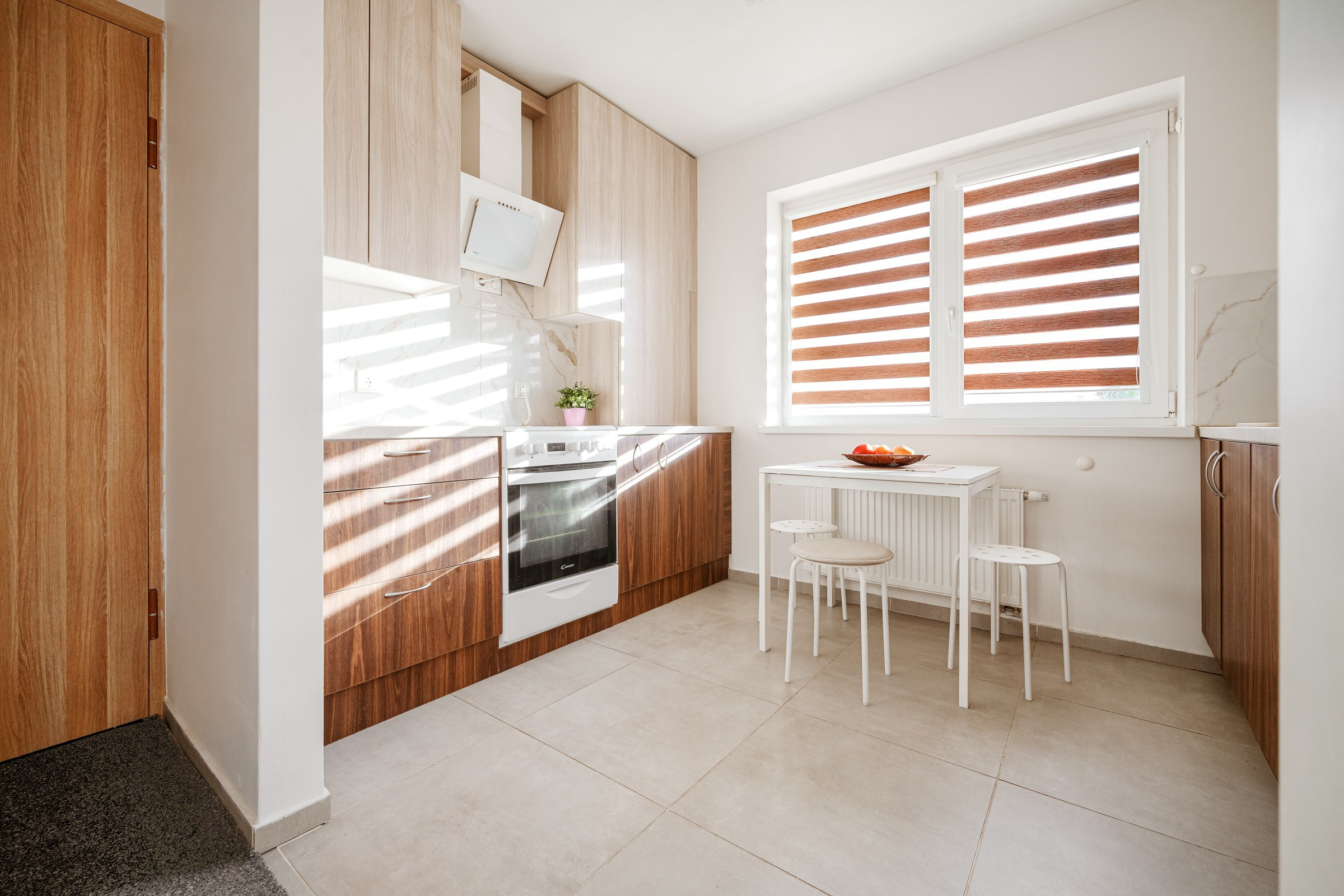 N.Lentvaris. Elina Sapiega fotografė Vilniuje