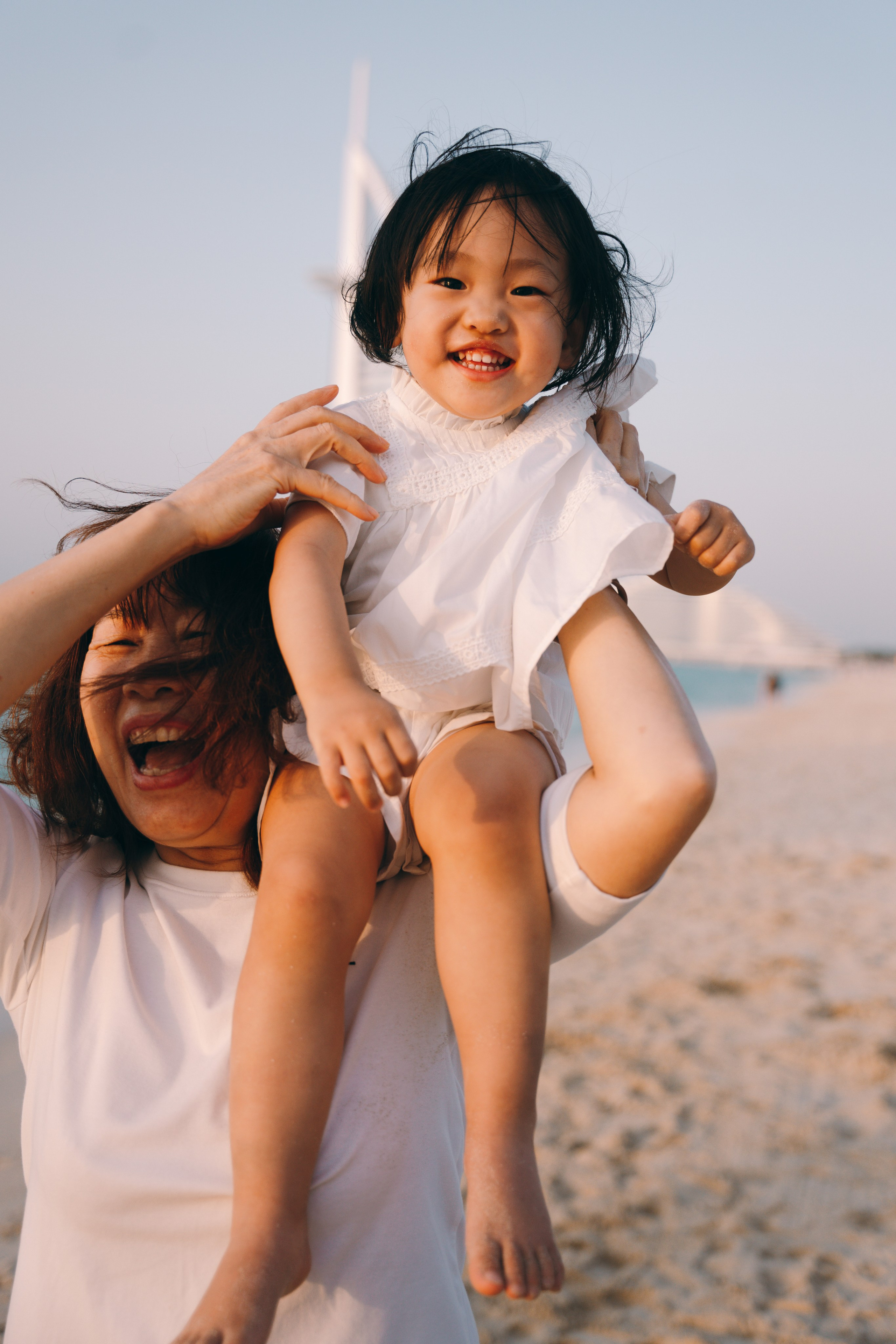 Wavy beach day. Angela Iakovleva — Family Photographer in Dubai