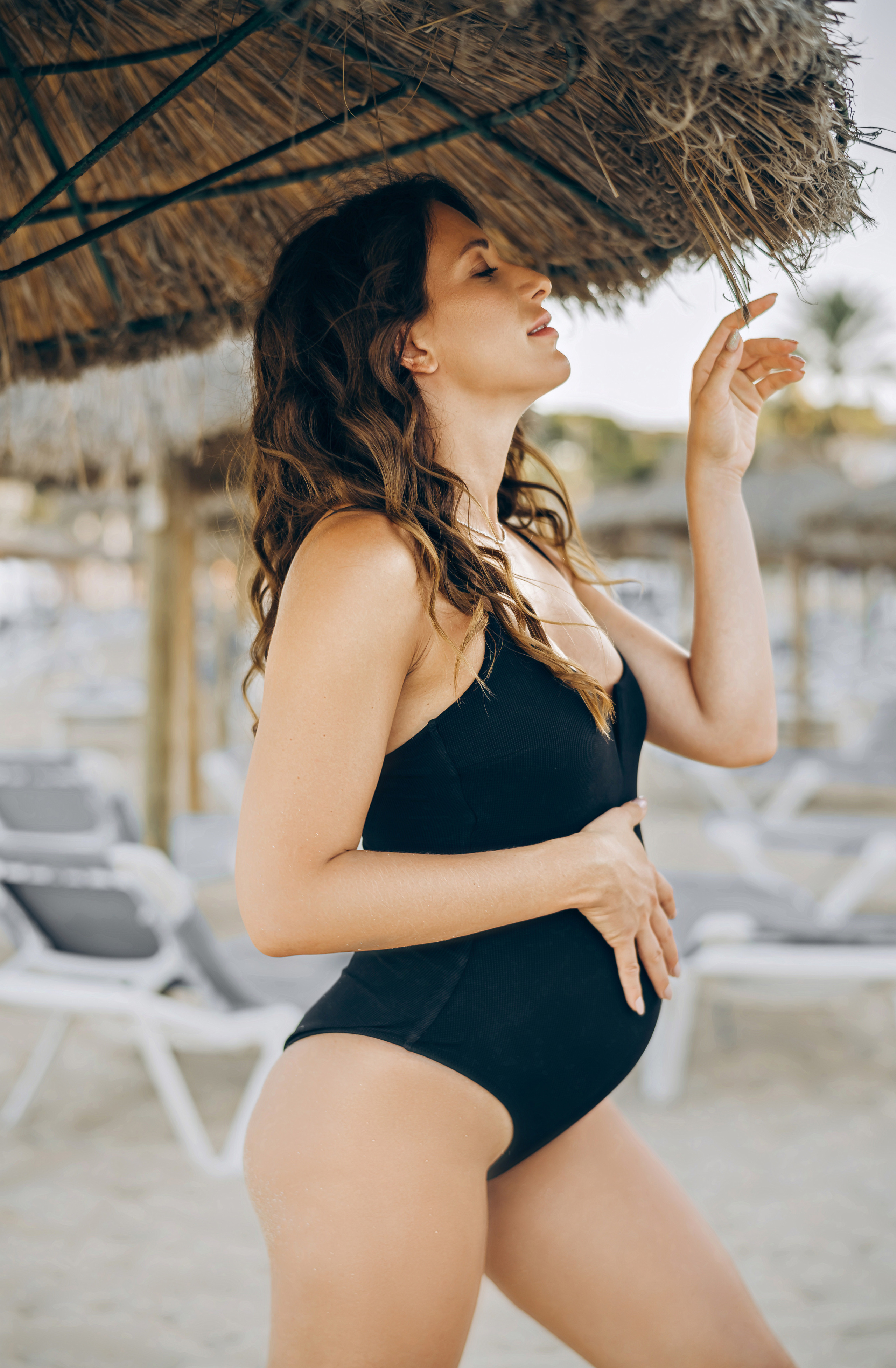 Light pregnancy photoshoot. Photographer in Mallorca