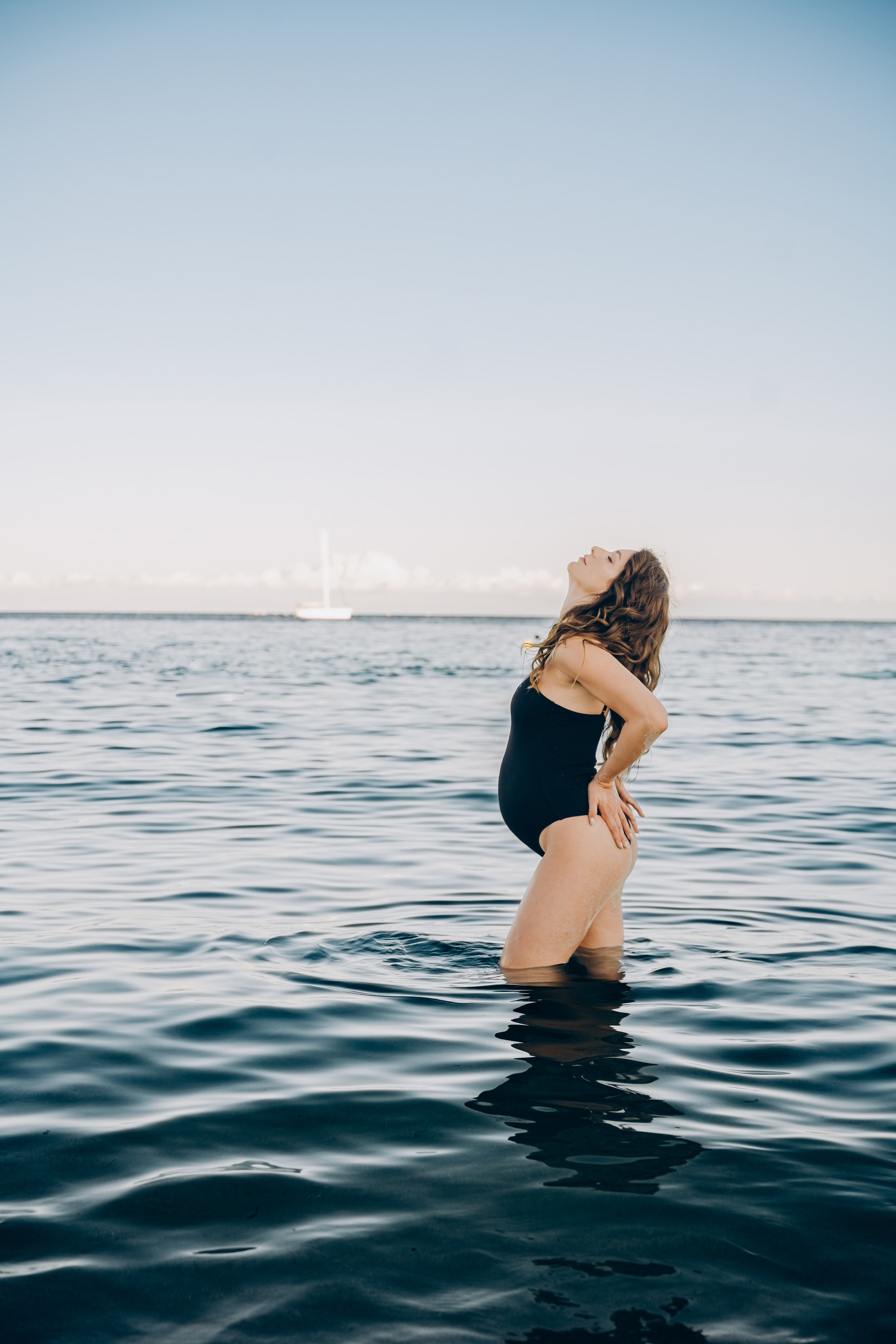 Light pregnancy photoshoot. Photographer in Mallorca